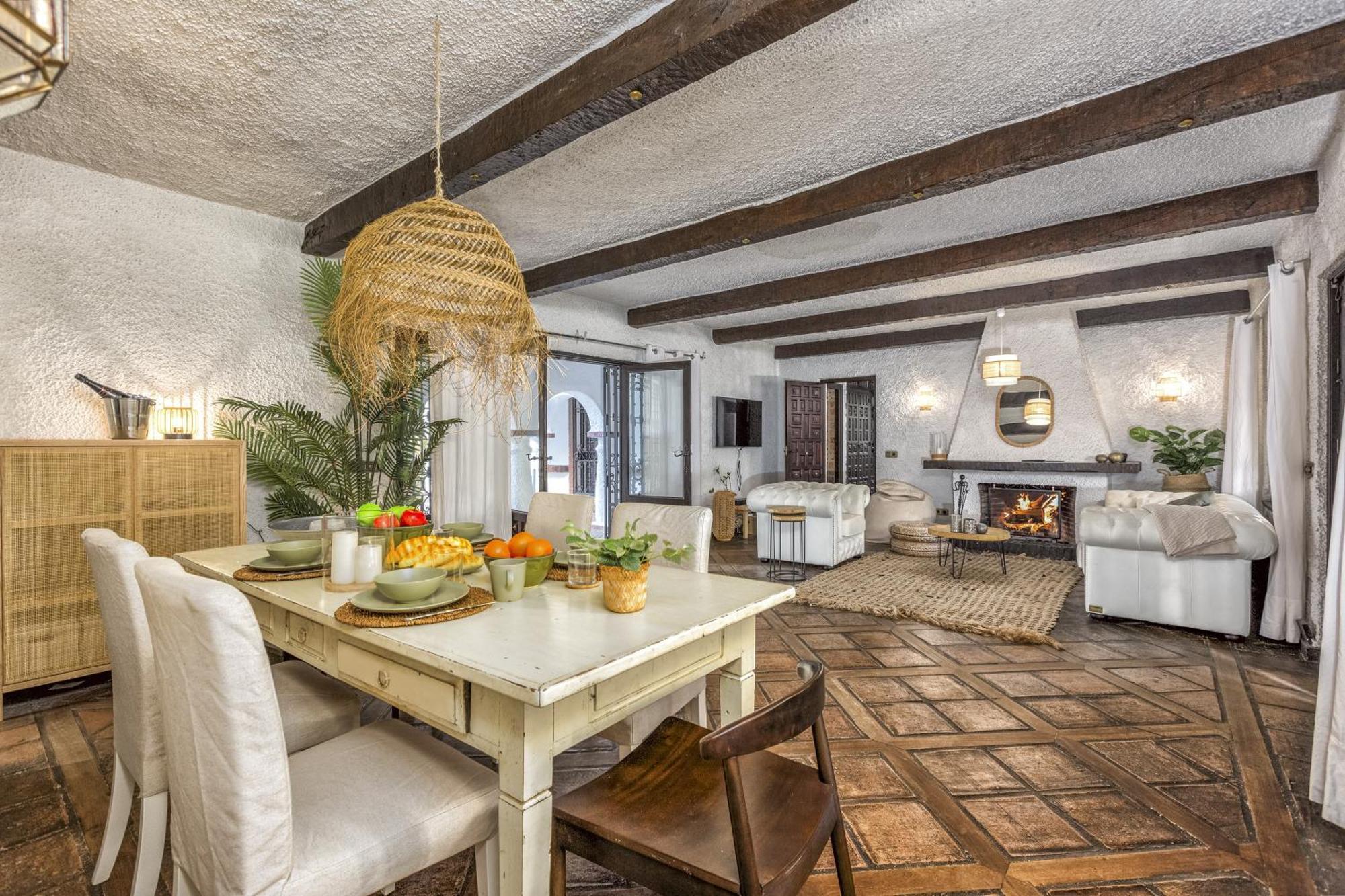 Vivi Homes - Costabella Pool, Sauna, Garden &