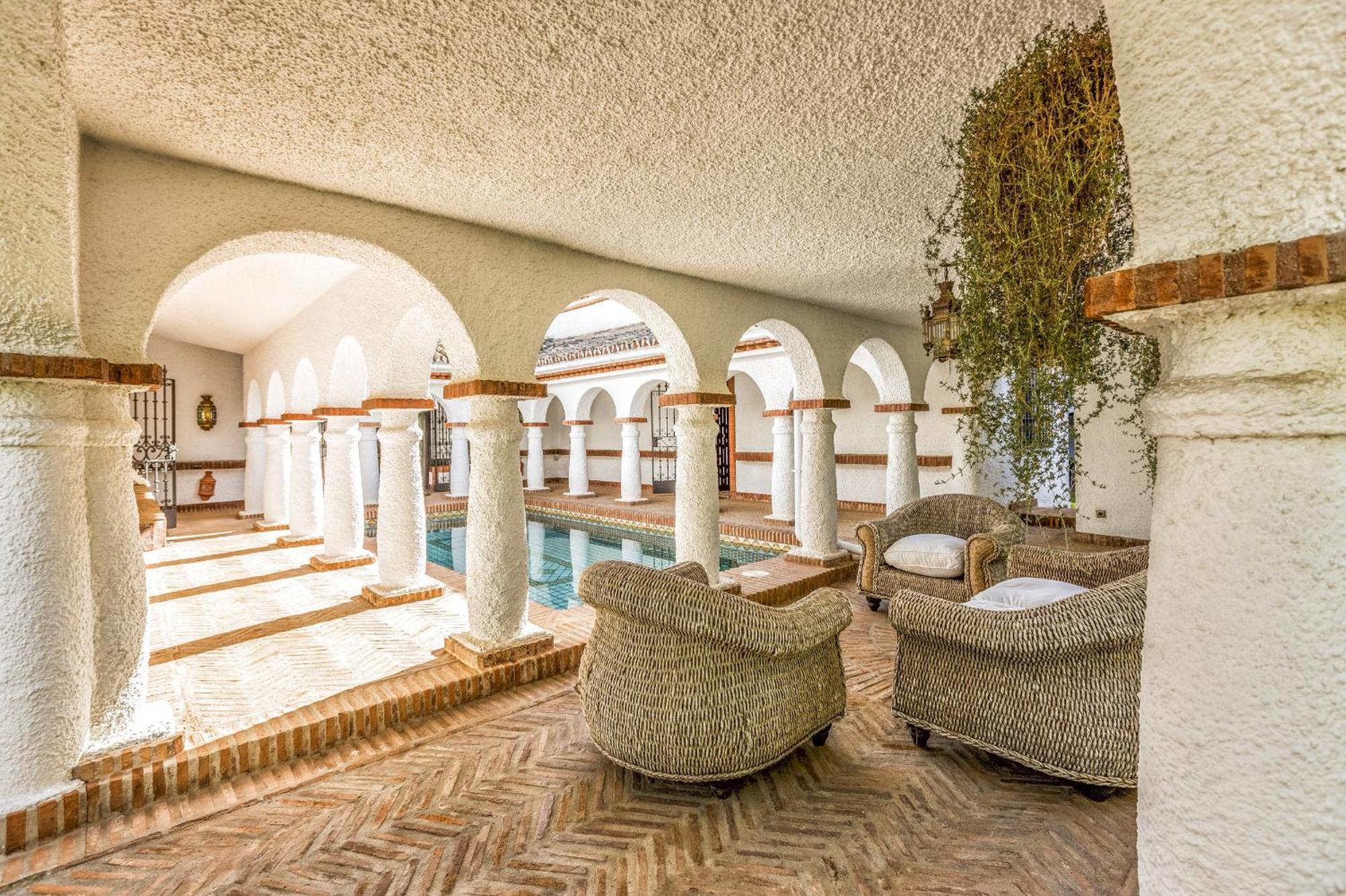 Vivi Homes - Costabella Pool, Sauna, Garden & Villa Marbella