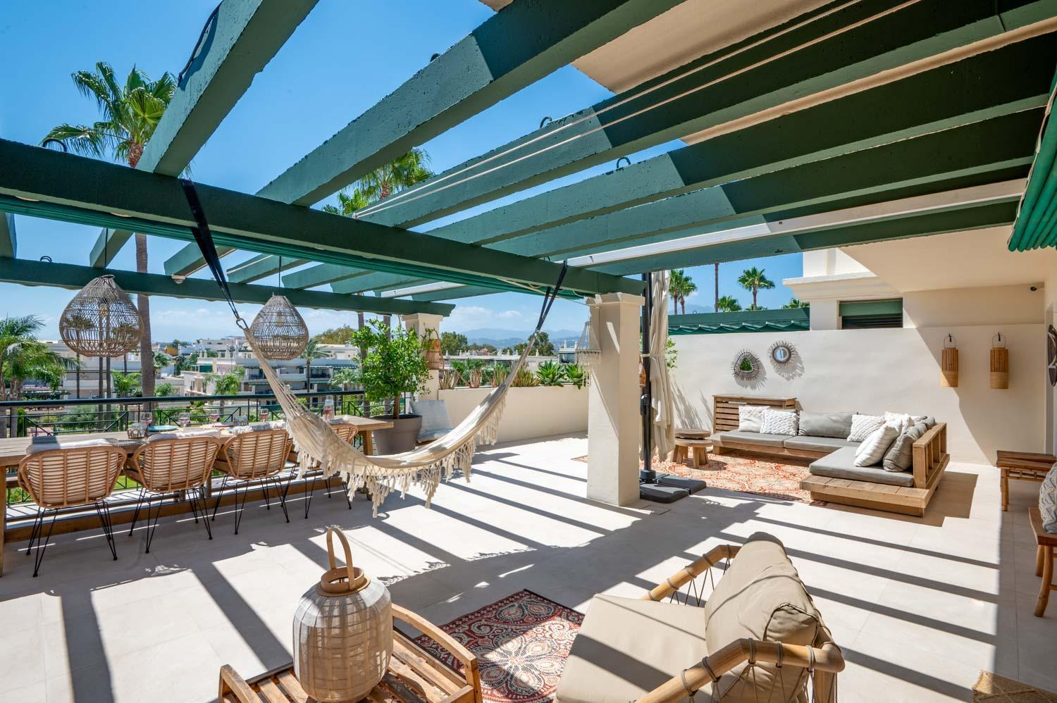 Stayatsas Luxe App Vlakbij Strand, 80 M2 Terras, Grote Zwembaden