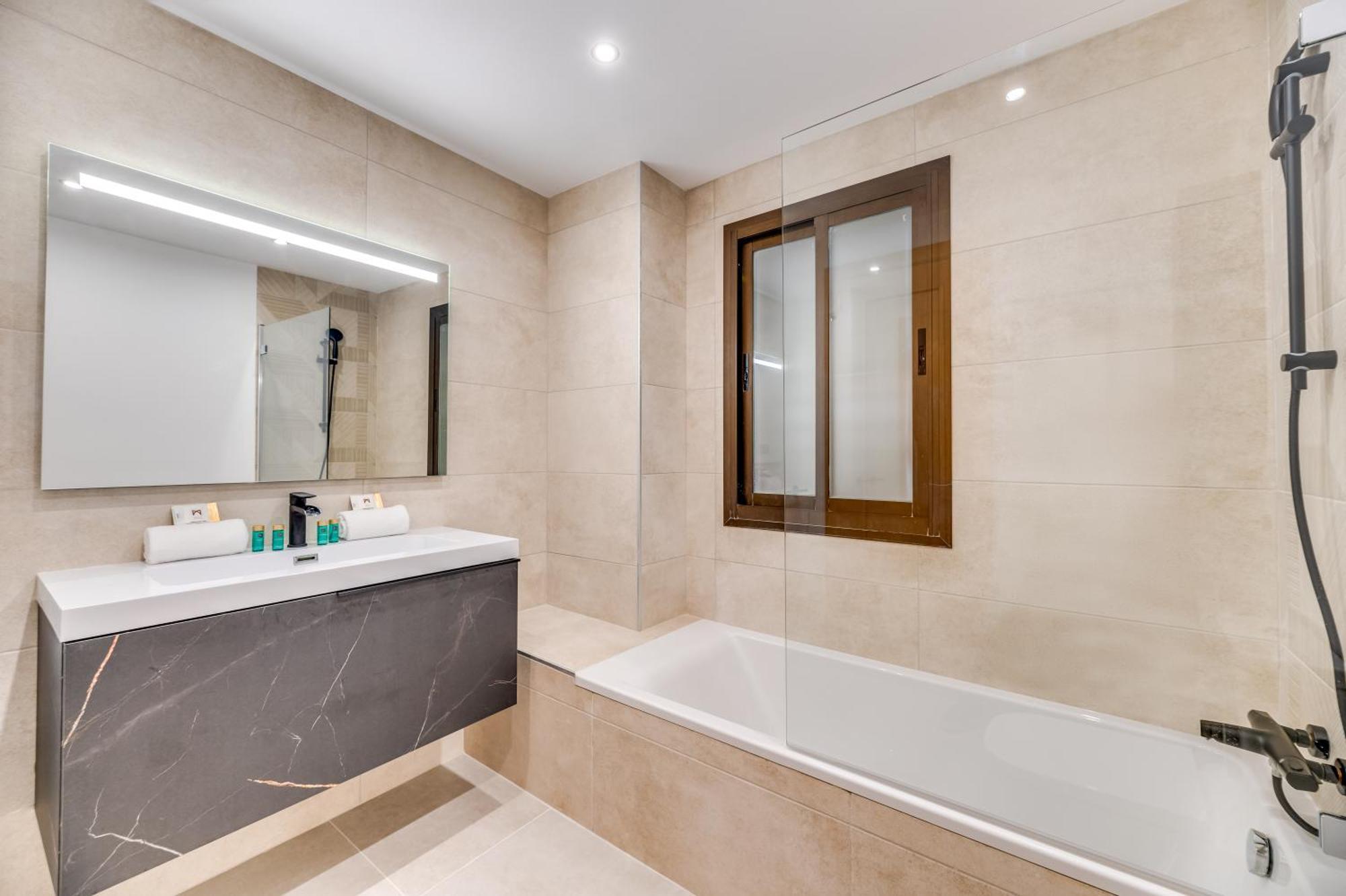 Vacation I The Sunrise Golden Mile Flat, Next To Convention Center, Recently Refurbished, Prime Location, 300m To The Apartamento Marbella