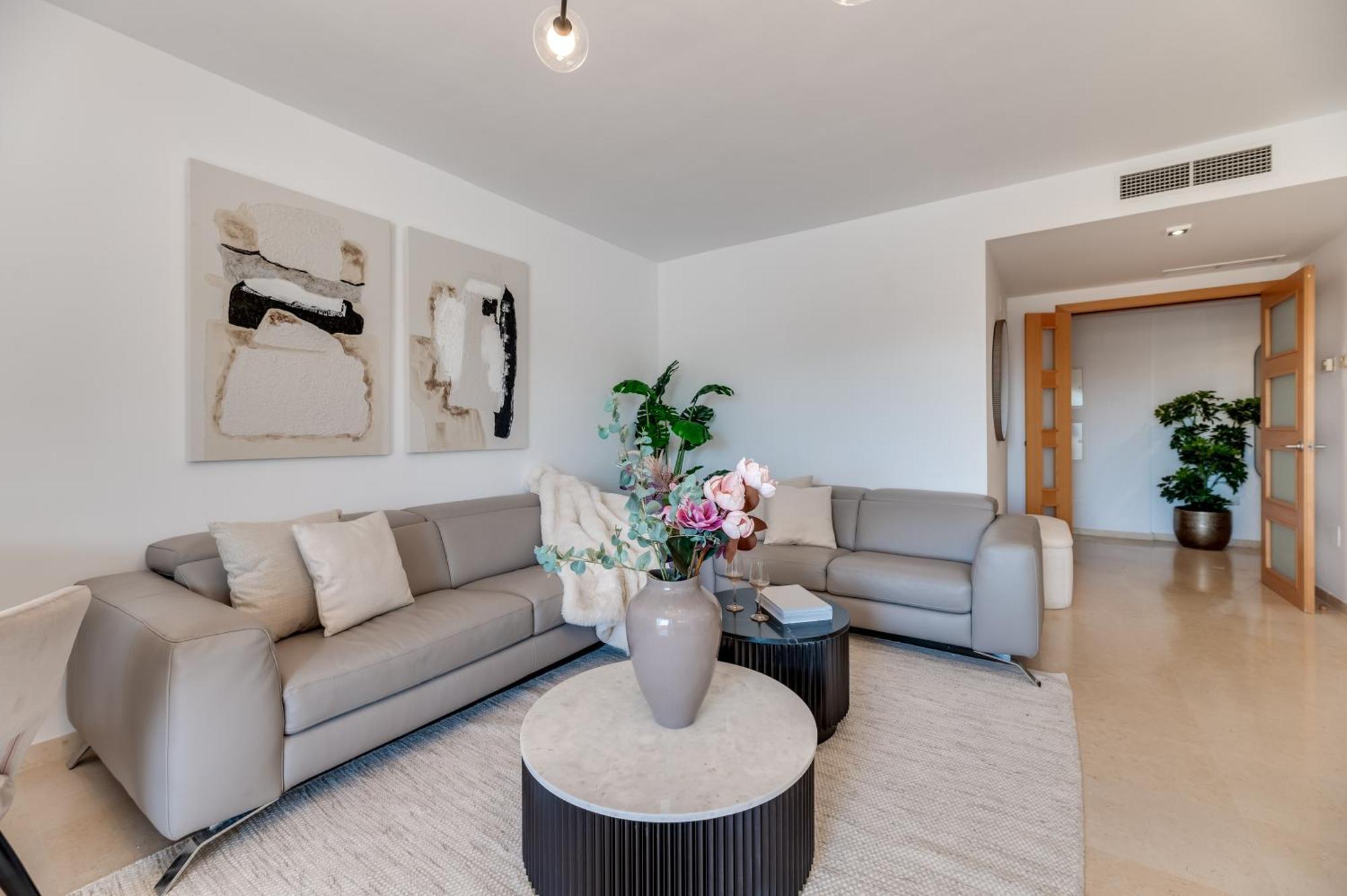 Apartment Vacation I The Sunrise Golden Mile Flat, Next To Convention Center, Recently Refurbished, Prime Location, 300m To The Marbella