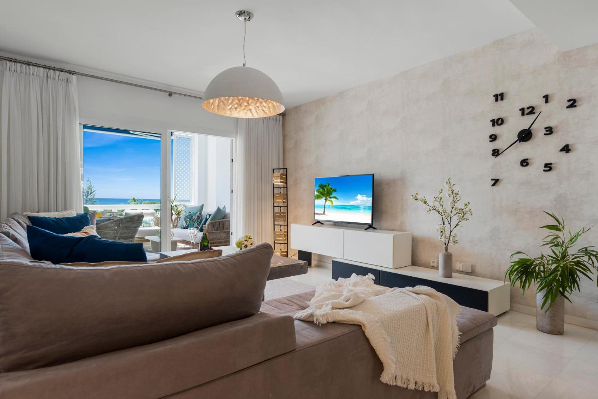 Moderno Y Luminoso En Gaviotas- Puerto Banús Marbella