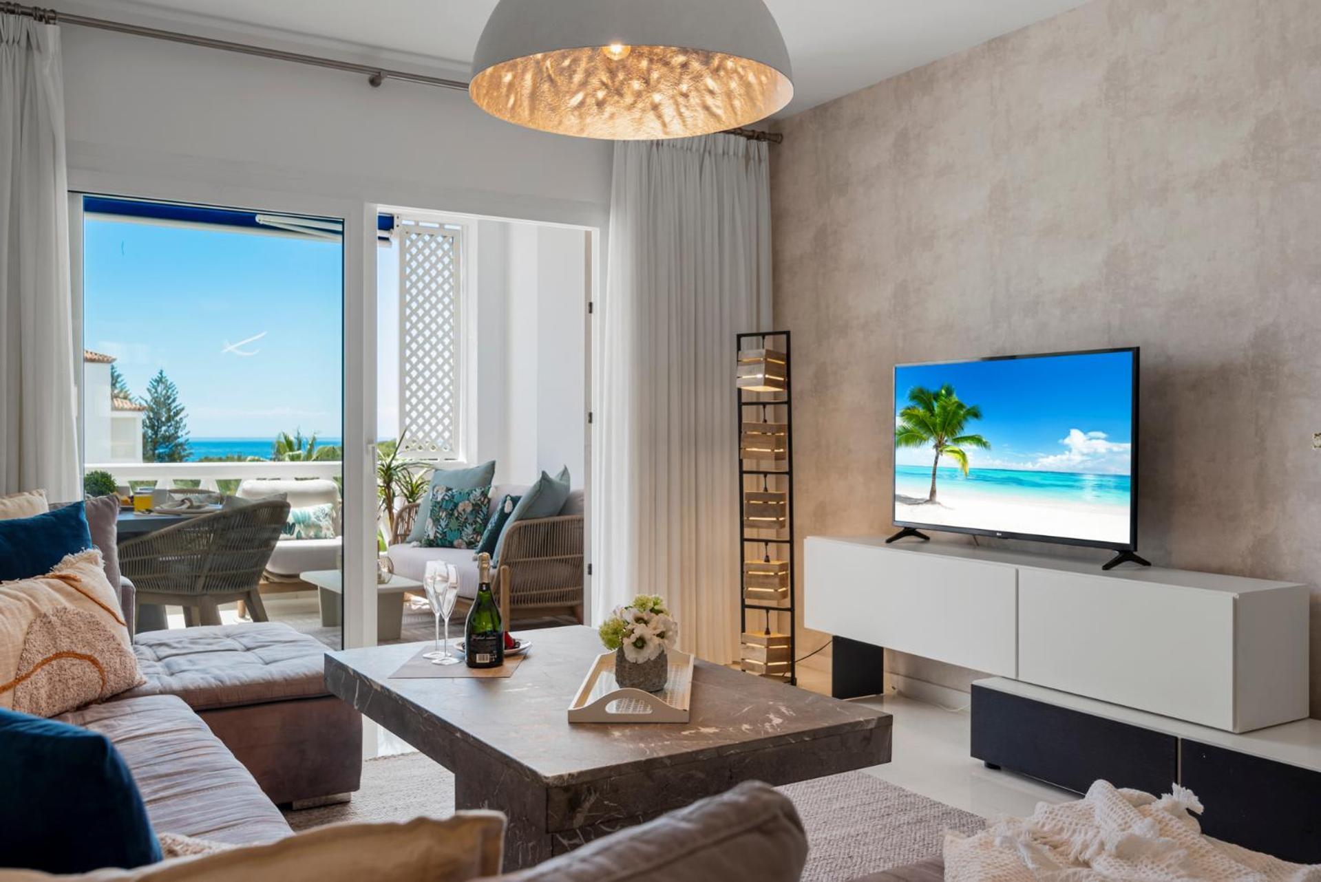 Moderno Y Luminoso En Gaviotas- Puerto Banús Marbella