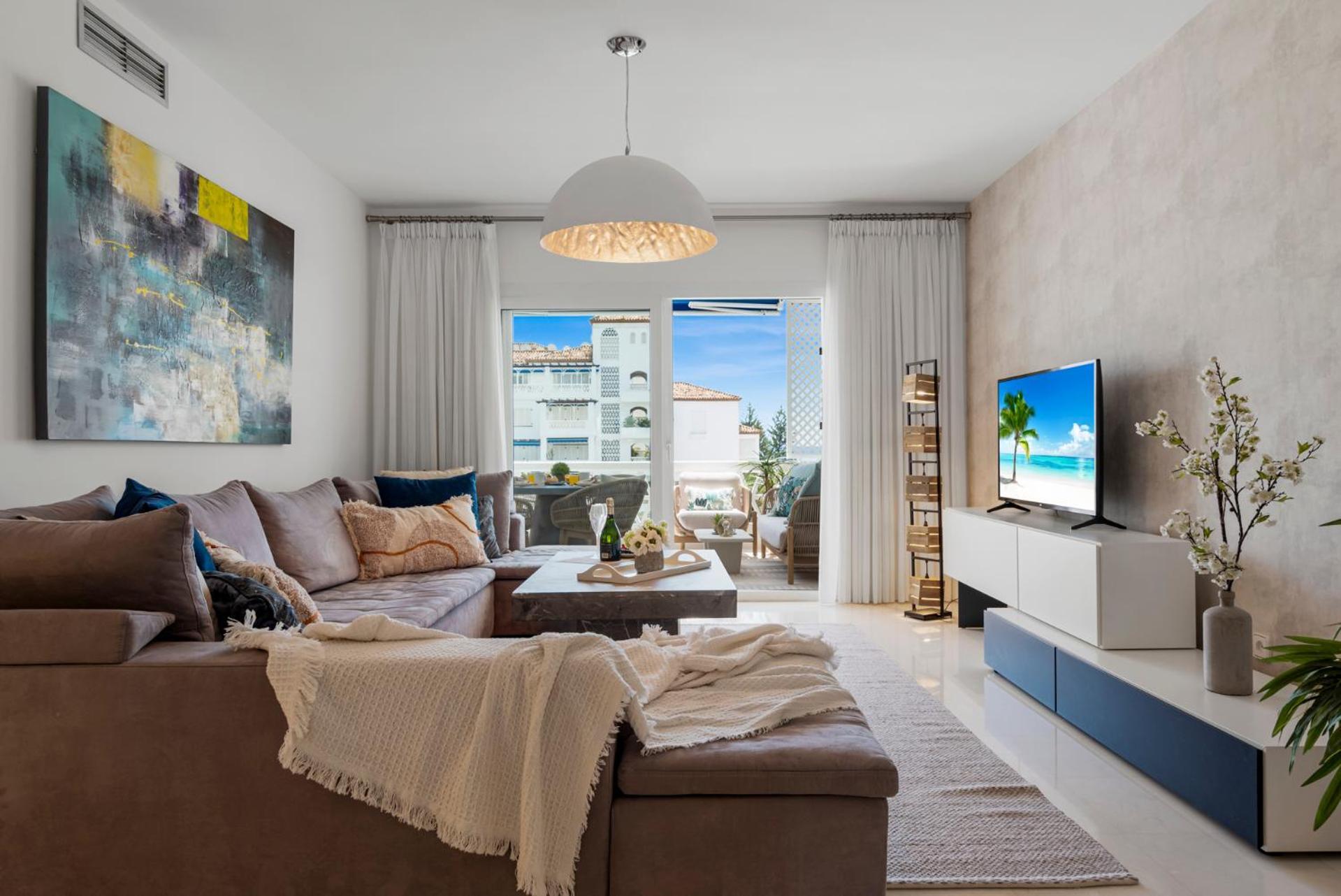 Moderno Y Luminoso En Gaviotas- Puerto Banús Marbella