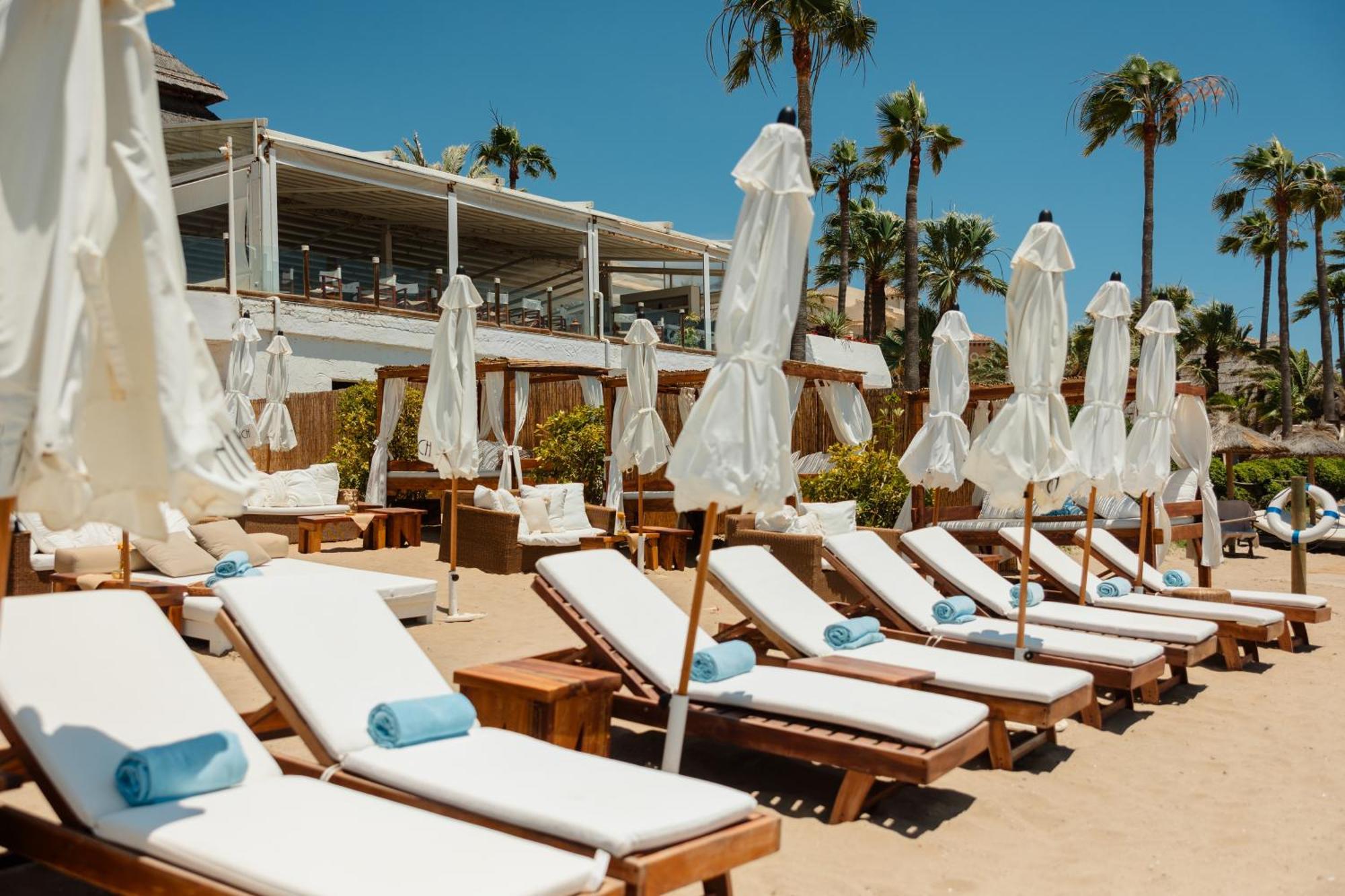 With Direct Beach Access, In Hacienda Playa, Elviria