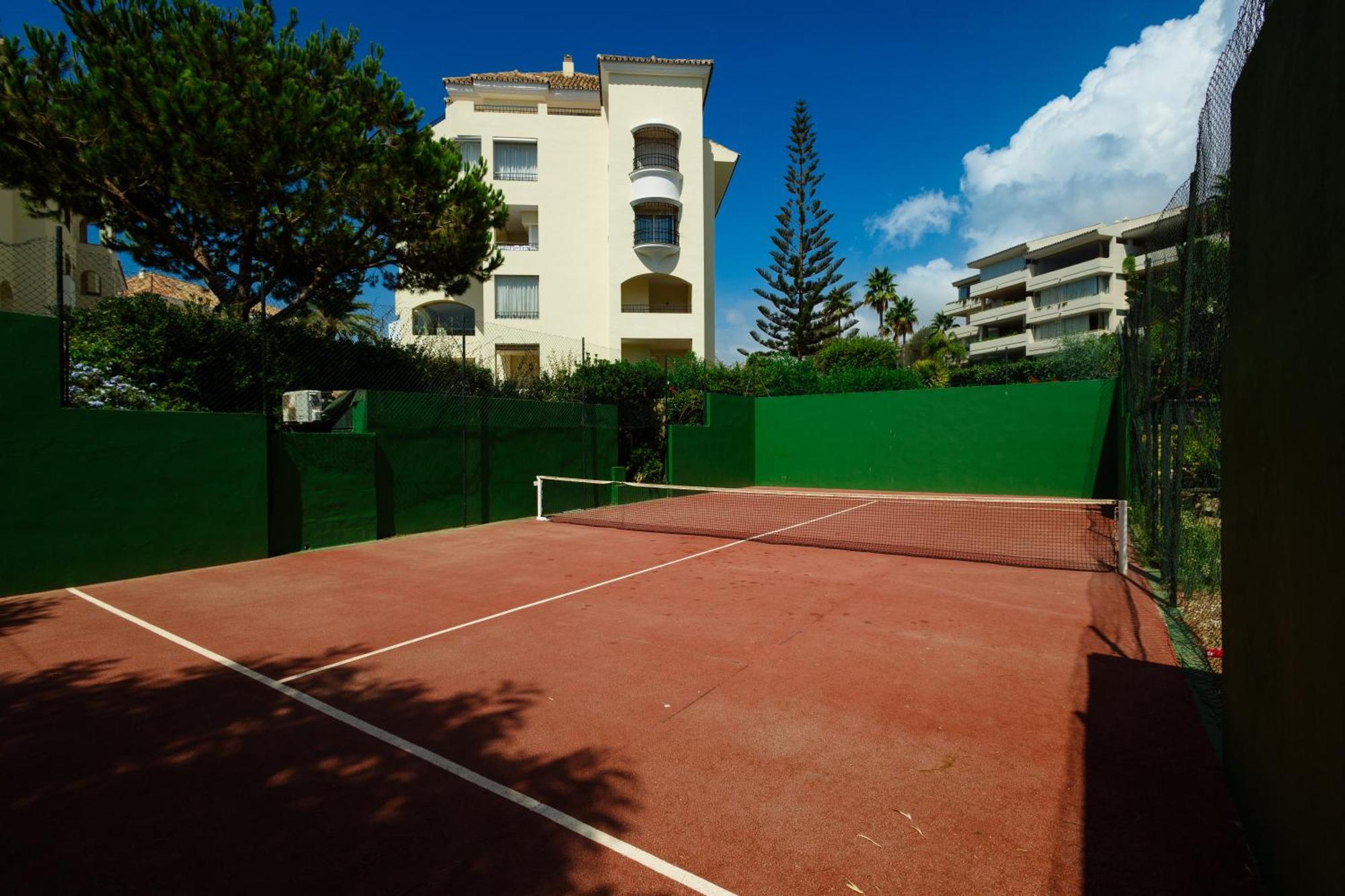 Appartement With Direct Beach Access, In Hacienda Playa, Elviria