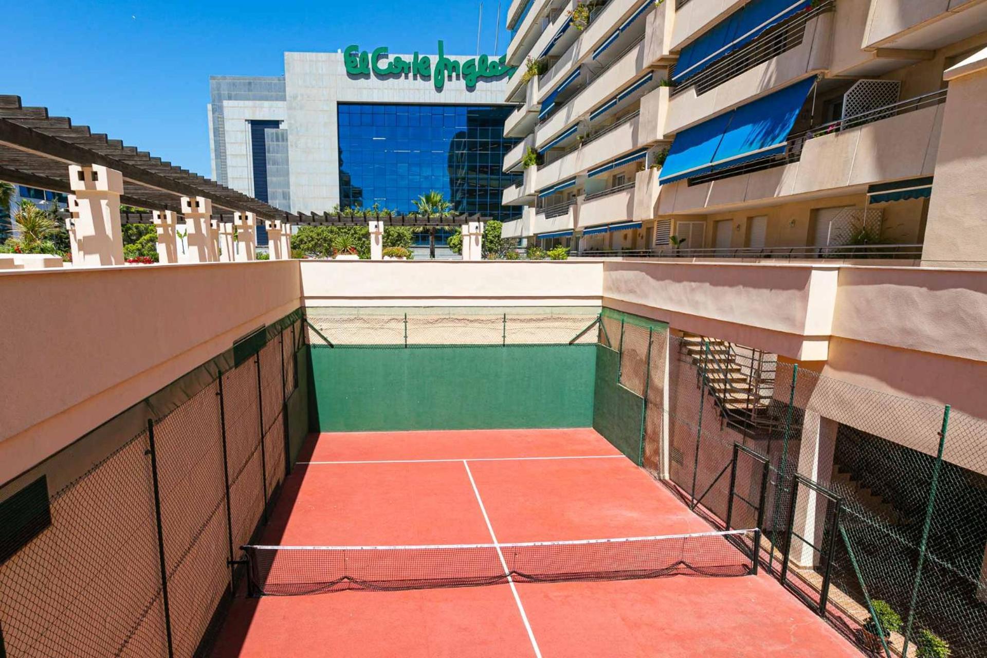 Apartment Puerto Banus, Marina Banus, 2br, 2bth, Pool, Parking, Marbella, 1j