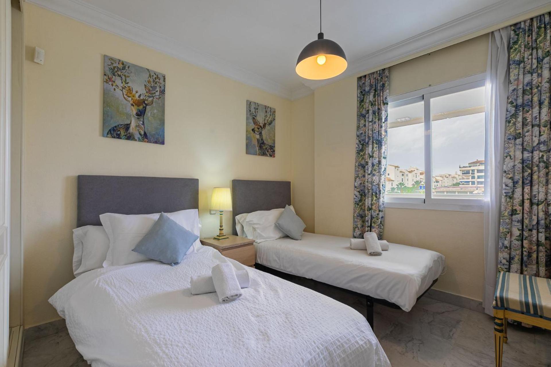 Puerto Banus, Marina Banus, 2br, 2bth, Pool, Parking, Marbella, 1j Apartment Marbella