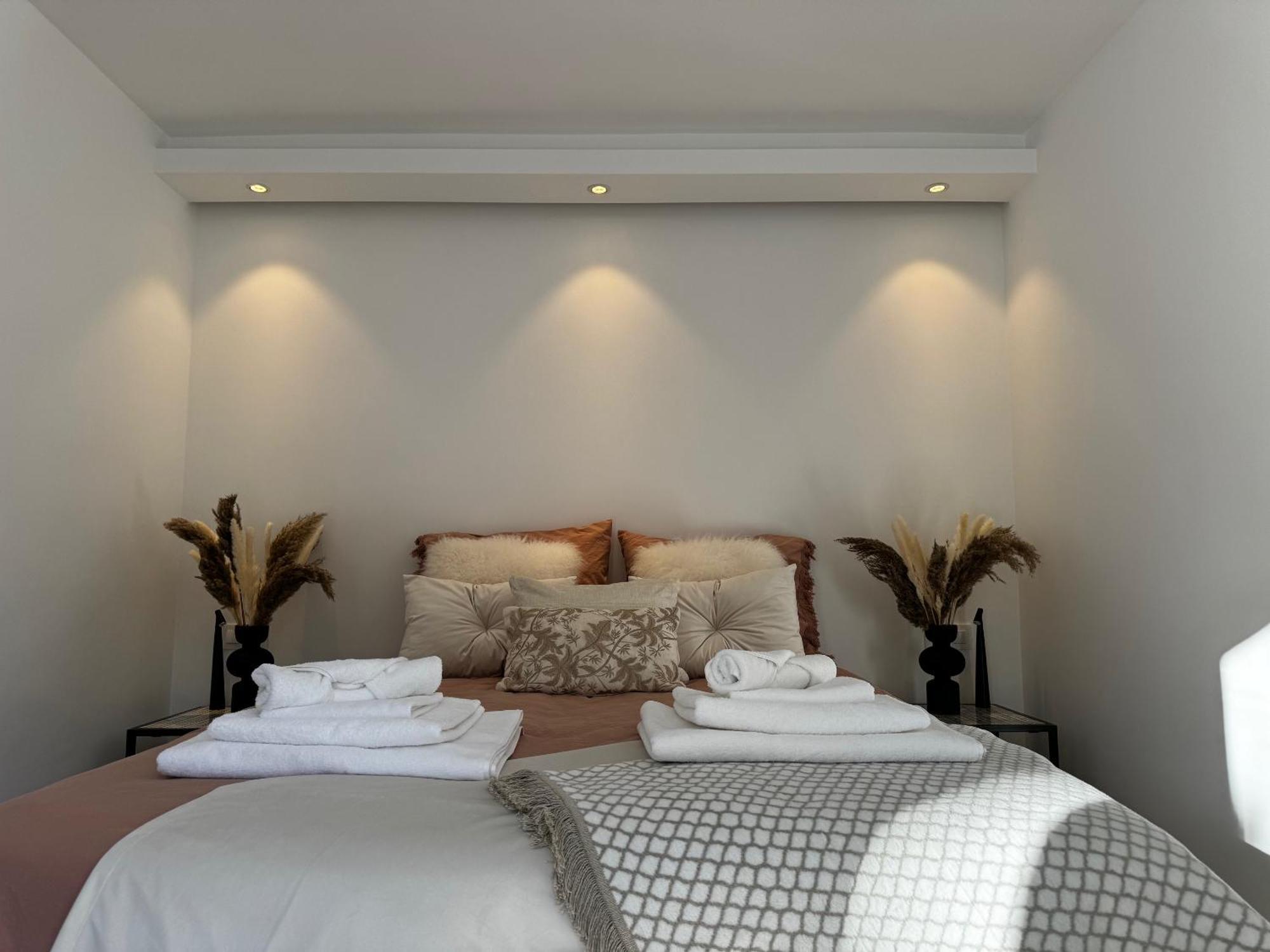 Villa Family Bliss In Marbella- Brand-new 4 Bedroom With Garden, Private Pool & Jacuzzi, Marbesa 500 M To The Beautiful Cabopino Marbella