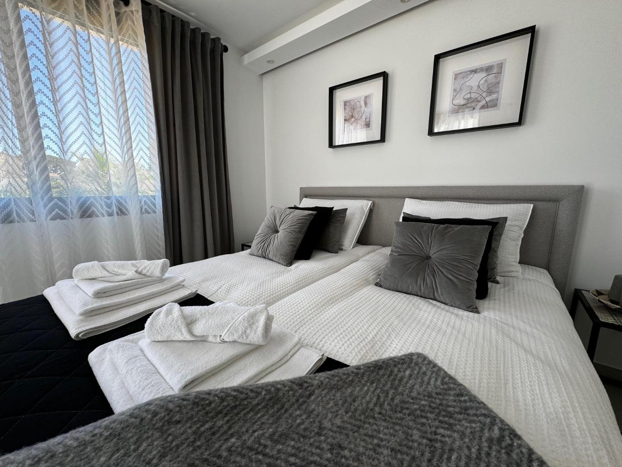 Family Bliss In Marbella- Brand-new 4 Bedroom With Garden, Private Pool & Jacuzzi, Marbesa 500 M To The Beautiful Cabopino