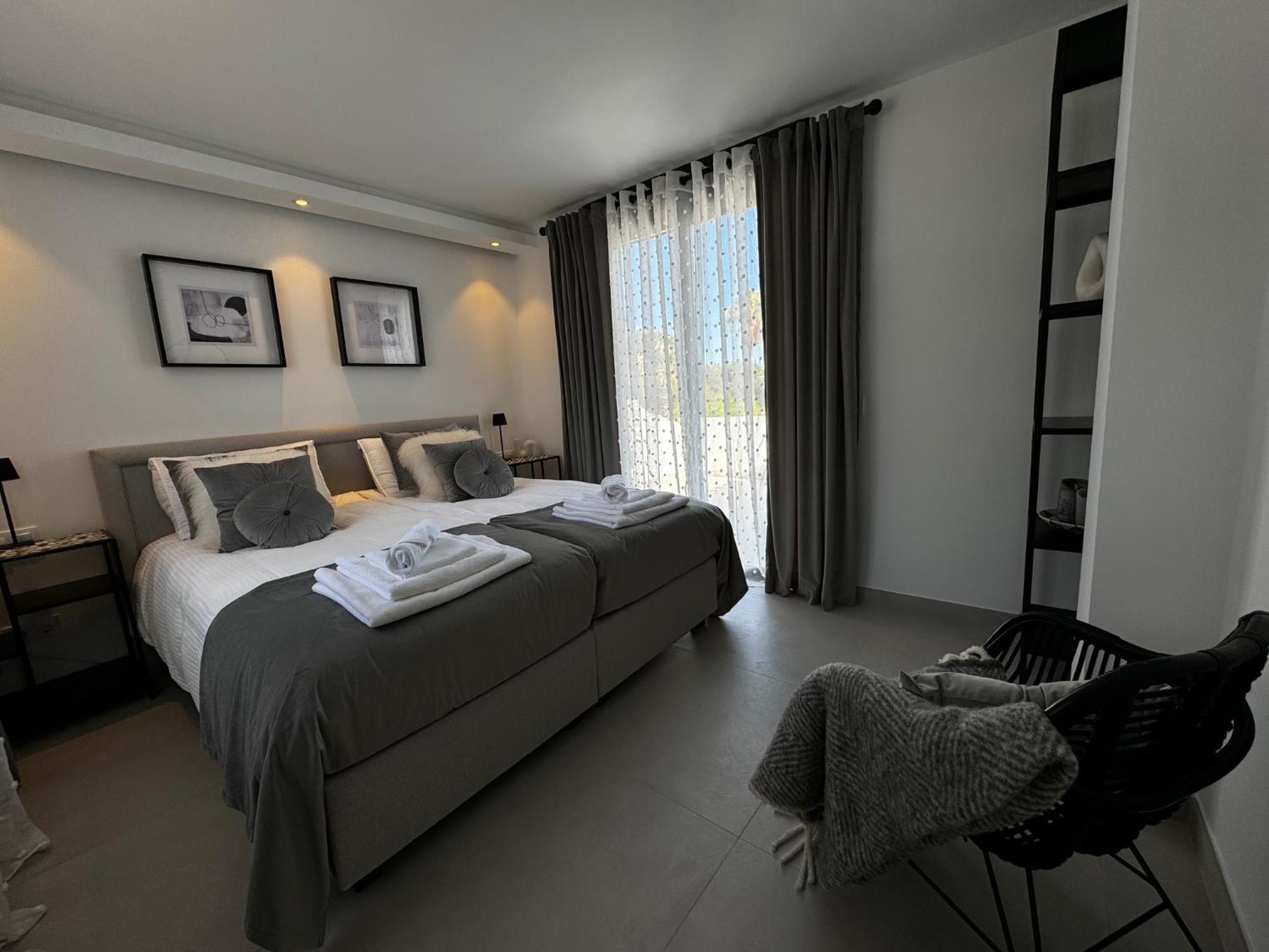 Bliss - Luxury 4-bedroom With Garden, Private Pool & Jacuzzi, Marbesa Near- 5 Min To The Cabopino *