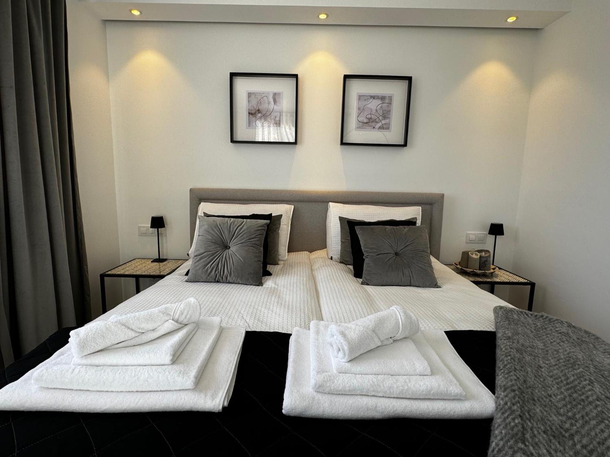 Bliss - Luxury 4-bedroom With Garden, Private Pool & Jacuzzi, Marbesa Near- 5 Min To The Cabopino Villa *