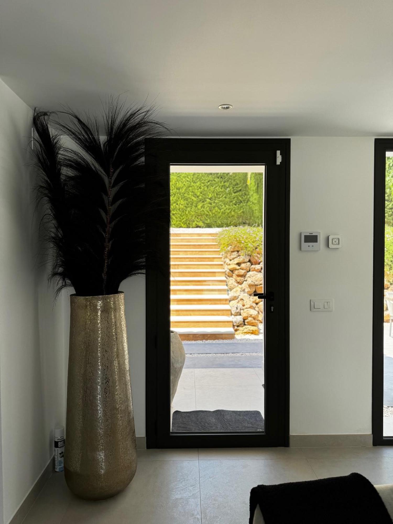Family Bliss In Marbella- Brand-new 4 Bedroom With Garden, Private Pool & Jacuzzi, Marbesa 500 M To The Beautiful Cabopino Villa Marbella