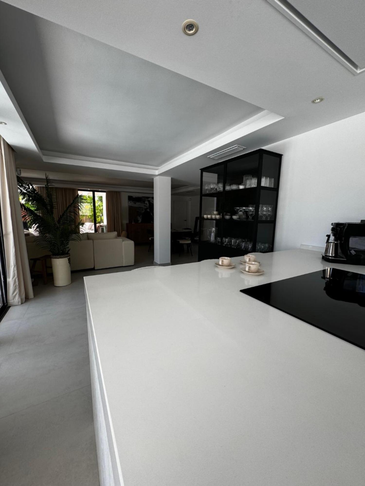 Family Bliss In Marbella- Brand-new 4 Bedroom With Garden, Private Pool & Jacuzzi, Marbesa 500 M To The Beautiful Cabopino