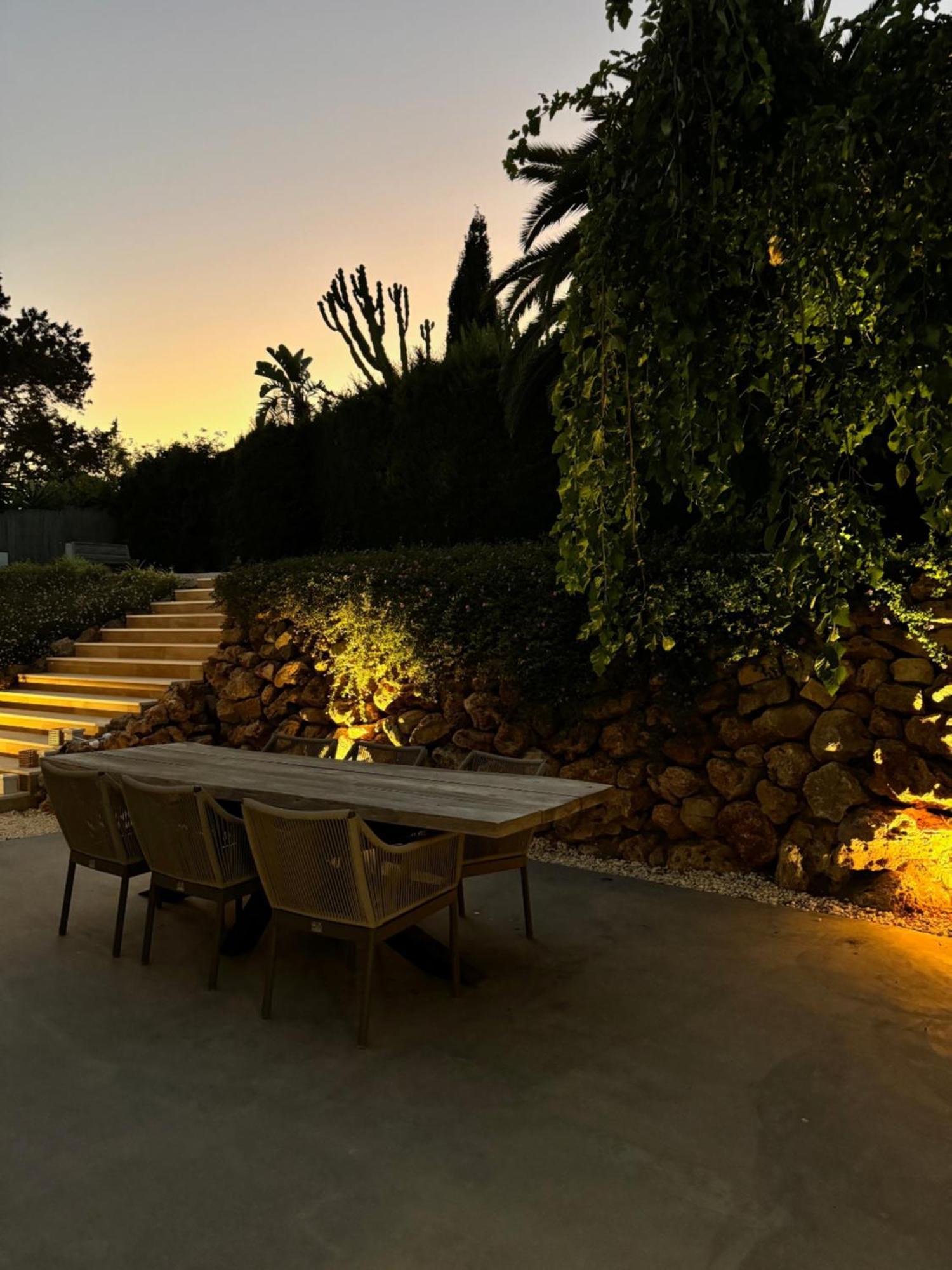 Family Bliss In Marbella- Brand-new 4 Bedroom With Garden, Private Pool & Jacuzzi, Marbesa 500 M To The Beautiful Cabopino