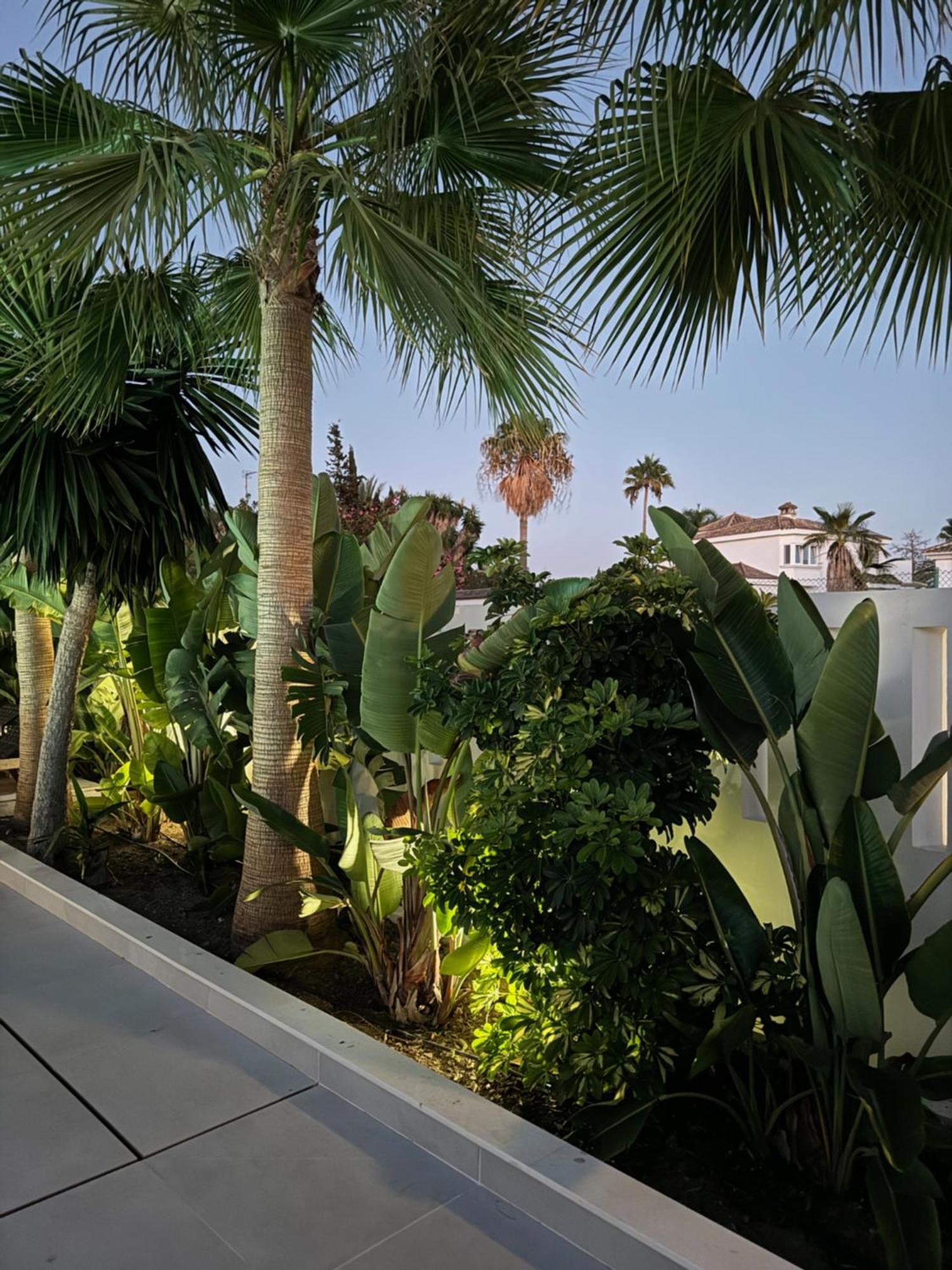 Family Bliss In Marbella- Brand-new 4 Bedroom With Garden, Private Pool & Jacuzzi, Marbesa 500 M To The Beautiful Cabopino * Marbella