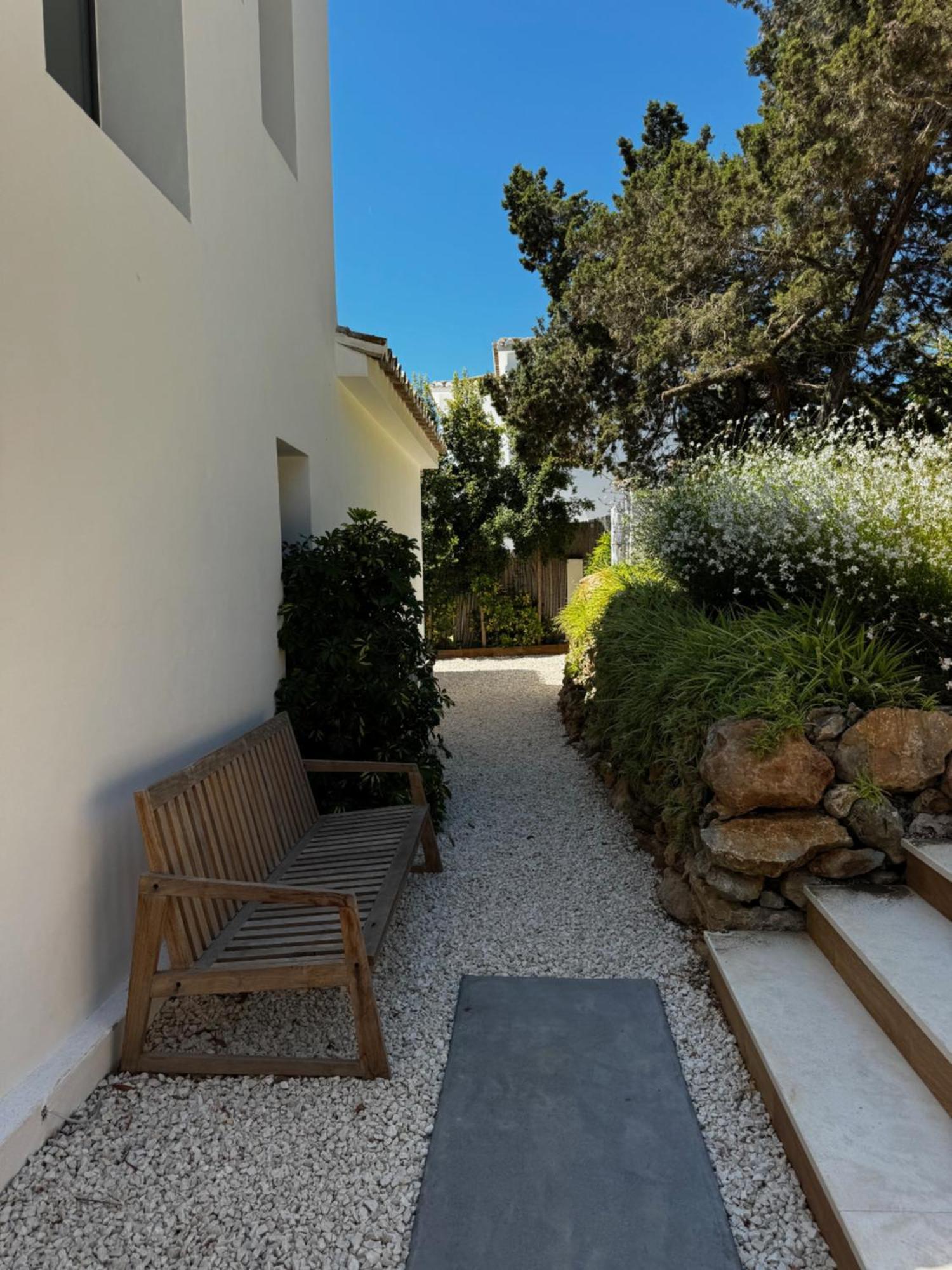 Villa Family Bliss In Marbella- Brand-new 4 Bedroom With Garden, Private Pool & Jacuzzi, Marbesa 500 M To The Beautiful Cabopino