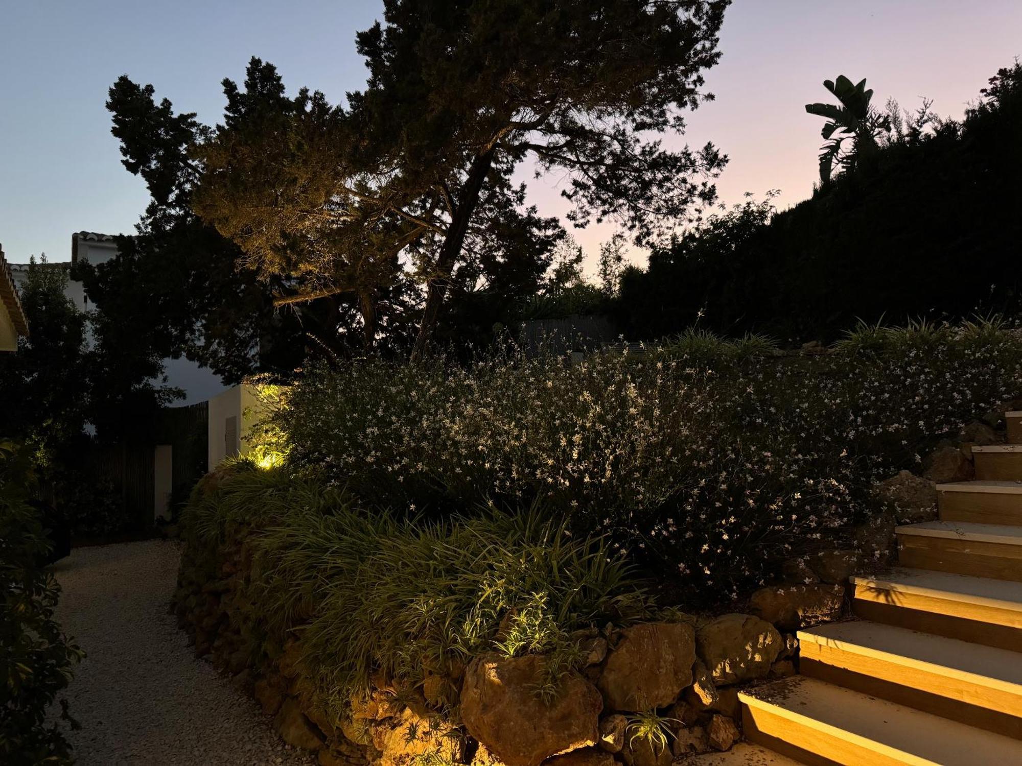 Family Bliss In Marbella- Brand-new 4 Bedroom With Garden, Private Pool & Jacuzzi, Marbesa 500 M To The Beautiful Cabopino Marbella