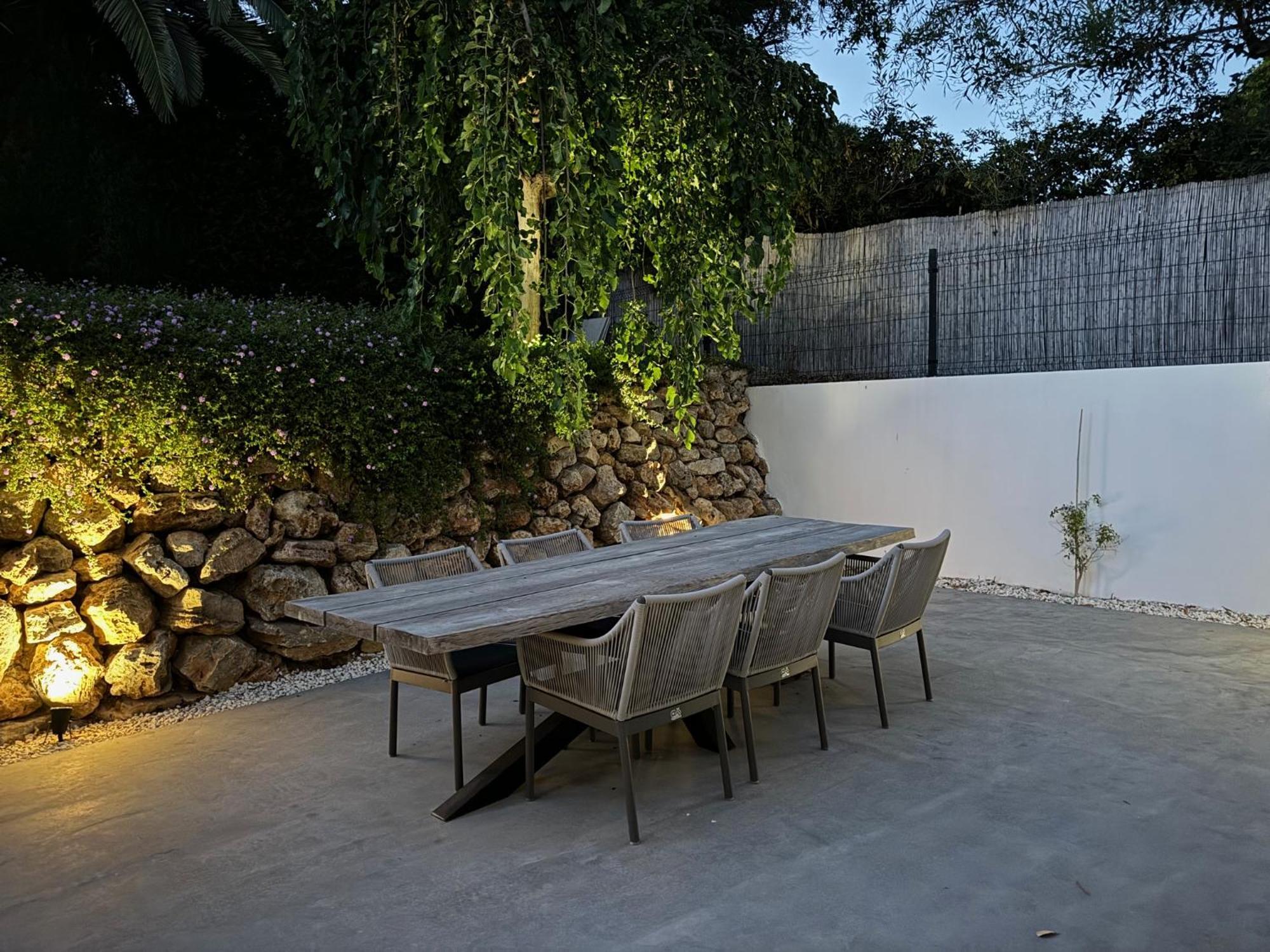 Family Bliss In Marbella- Brand-new 4 Bedroom With Garden, Private Pool & Jacuzzi, Marbesa 500 M To The Beautiful Cabopino Villa *