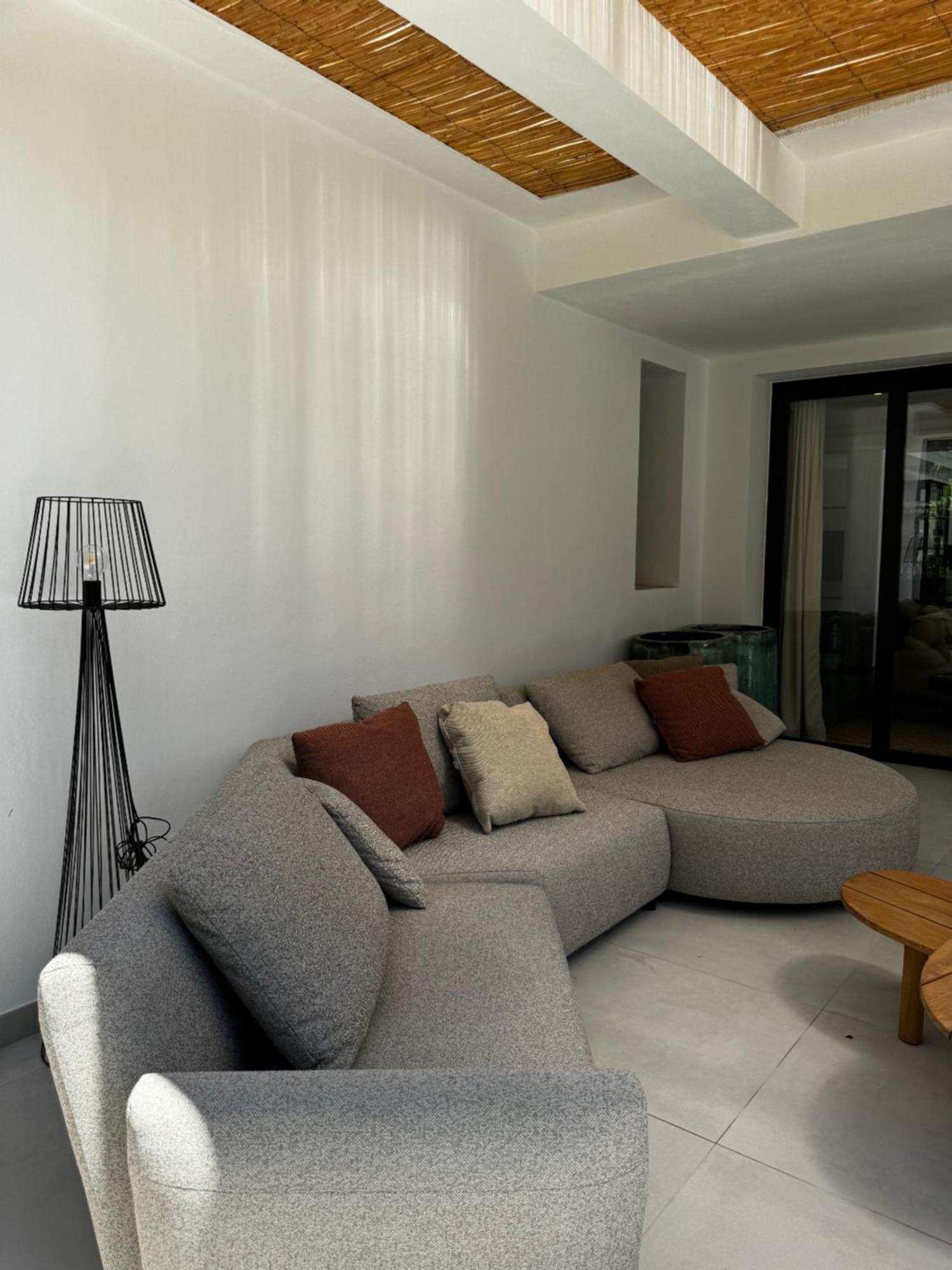 Family Bliss In Marbella- Brand-new 4 Bedroom With Garden, Private Pool & Jacuzzi, Marbesa 500 M To The Beautiful Cabopino *