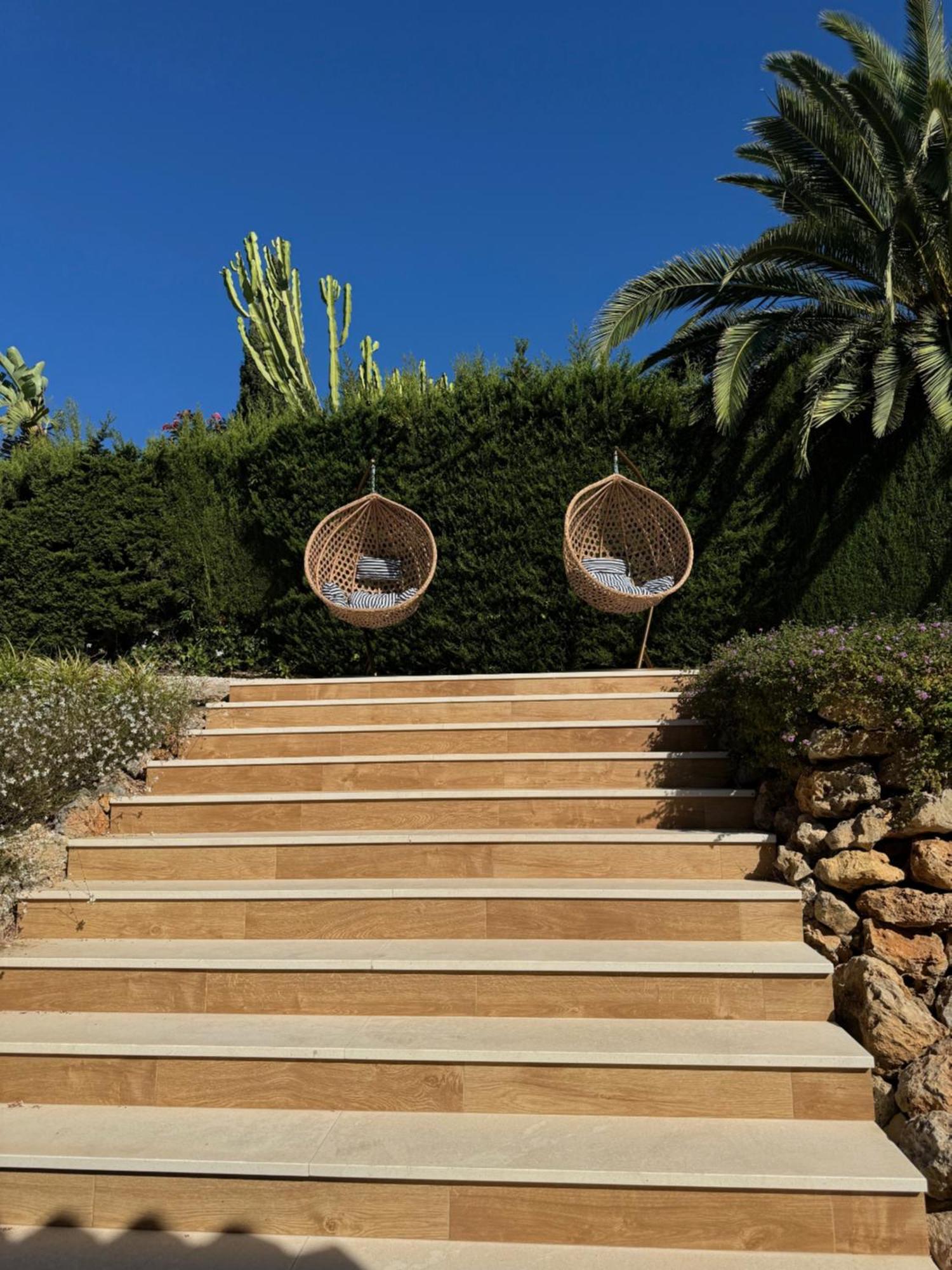 Villa Family Bliss In Marbella- Brand-new 4 Bedroom With Garden, Private Pool & Jacuzzi, Marbesa 500 M To The Beautiful Cabopino *