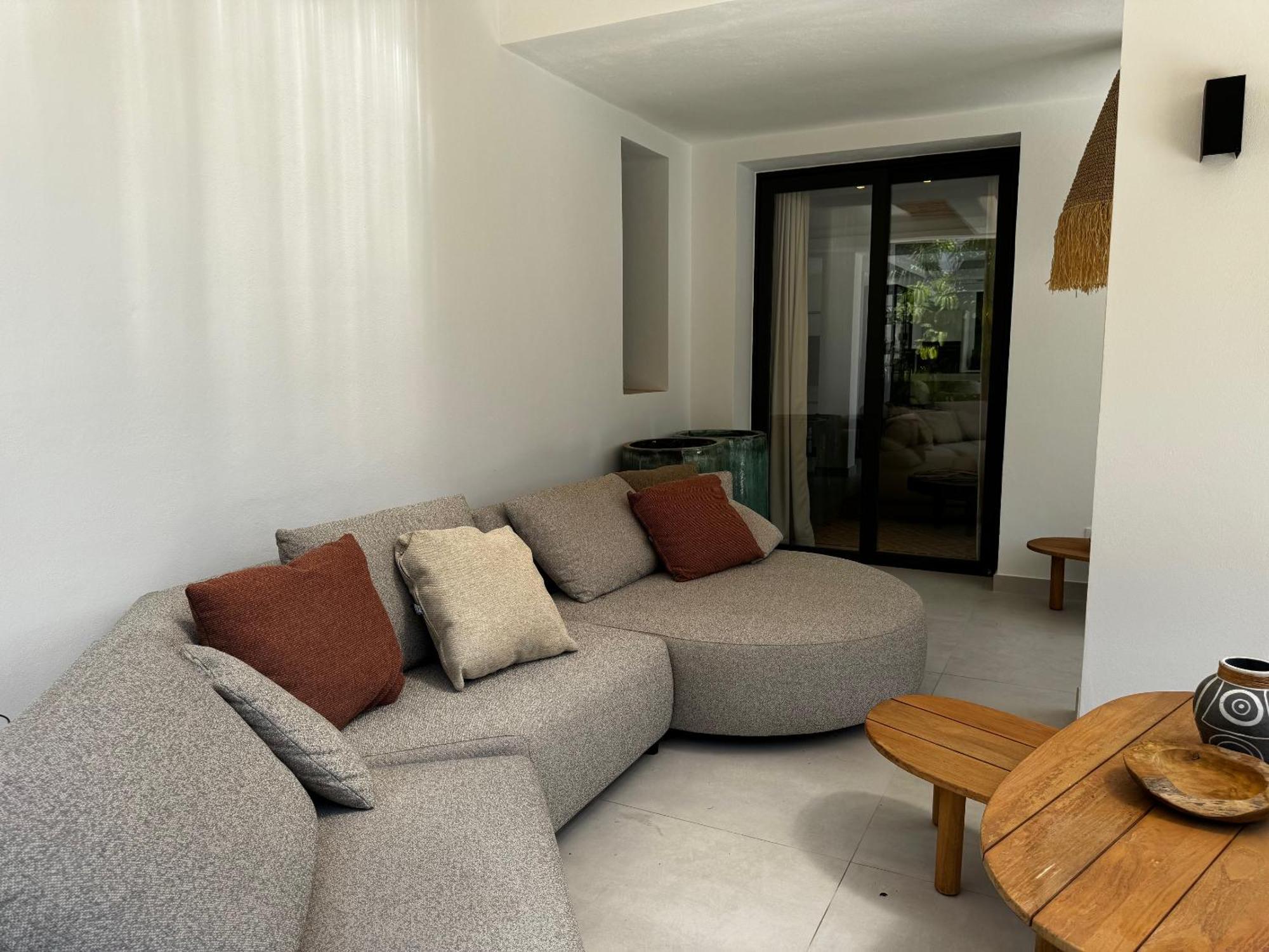 Family Bliss In Marbella- Brand-new 4 Bedroom With Garden, Private Pool & Jacuzzi, Marbesa 500 M To The Beautiful Cabopino Villa