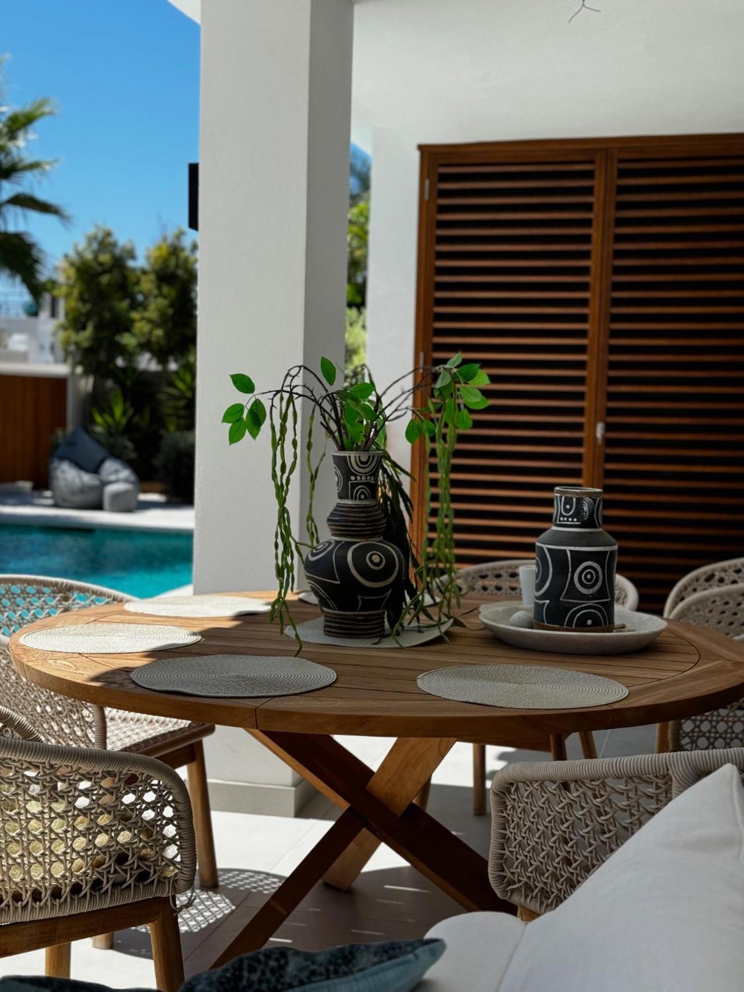 Villa Family Bliss In Marbella- Brand-new 4 Bedroom With Garden, Private Pool & Jacuzzi, Marbesa 500 M To The Beautiful Cabopino *