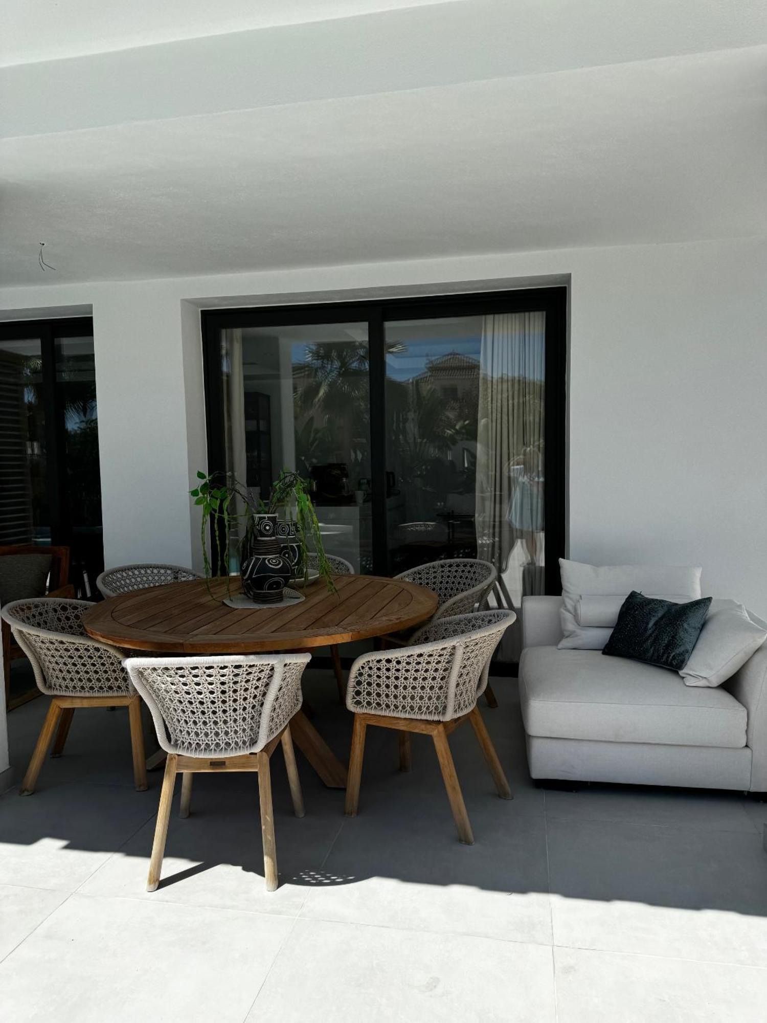 Villa Family Bliss In Marbella- Brand-new 4 Bedroom With Garden, Private Pool & Jacuzzi, Marbesa 500 M To The Beautiful Cabopino Marbella