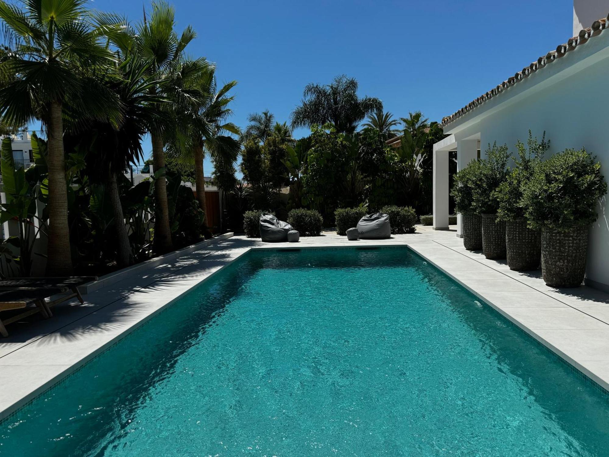 Villa Family Bliss In Marbella- Brand-new 4 Bedroom With Garden, Private Pool & Jacuzzi, Marbesa 500 M To The Beautiful Cabopino Marbella
