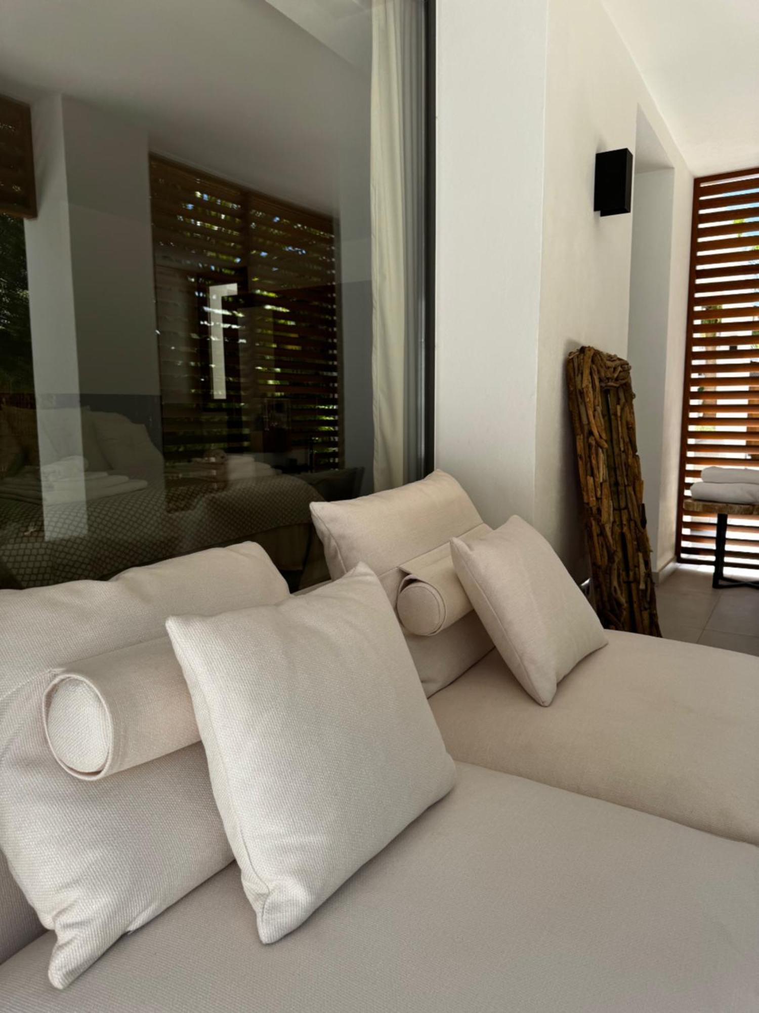 Villa Family Bliss In Marbella- Brand-new 4 Bedroom With Garden, Private Pool & Jacuzzi, Marbesa 500 M To The Beautiful Cabopino *