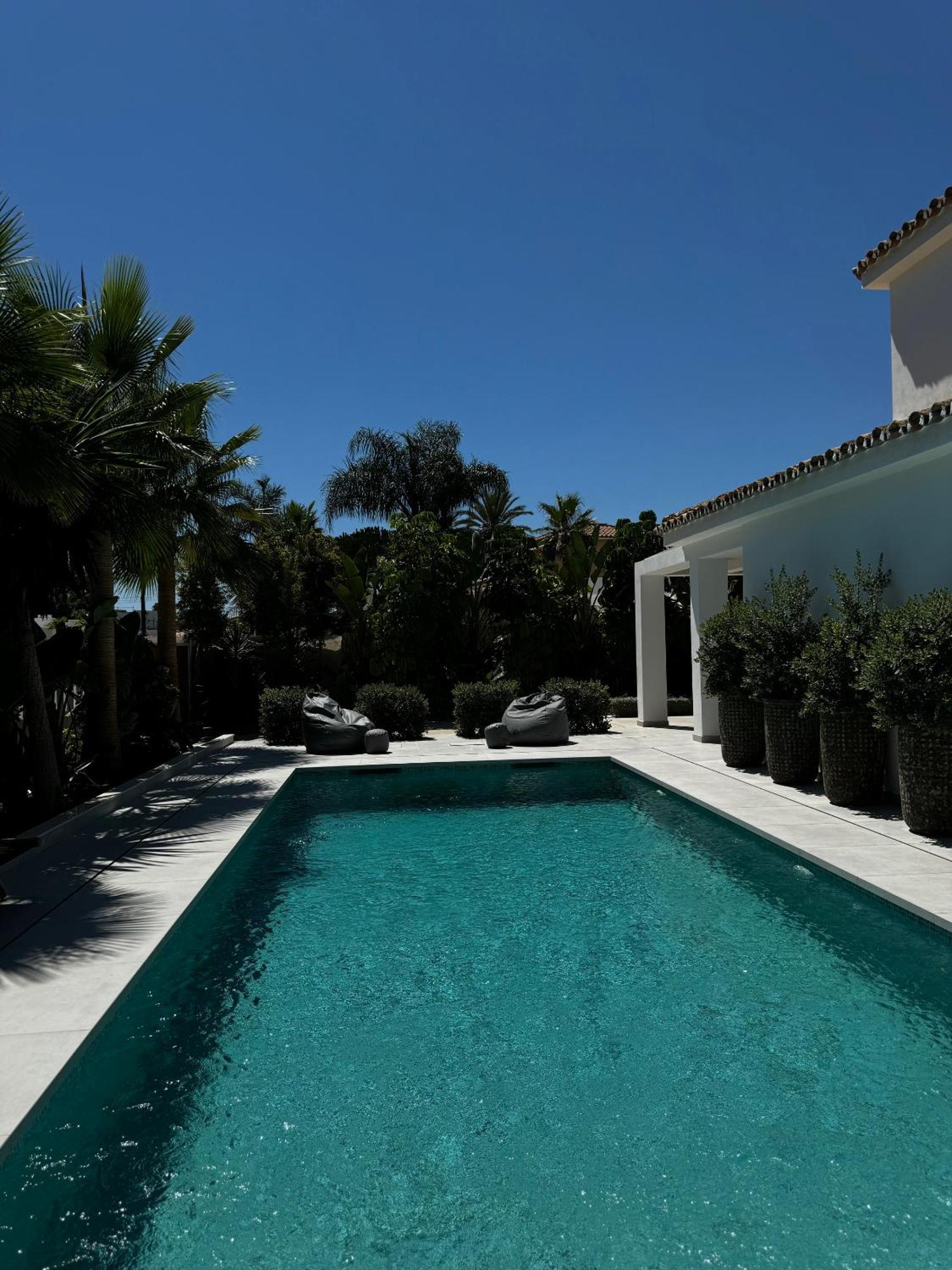 Family Bliss In Marbella- Brand-new 4 Bedroom With Garden, Private Pool & Jacuzzi, Marbesa 500 M To The Beautiful Cabopino Villa