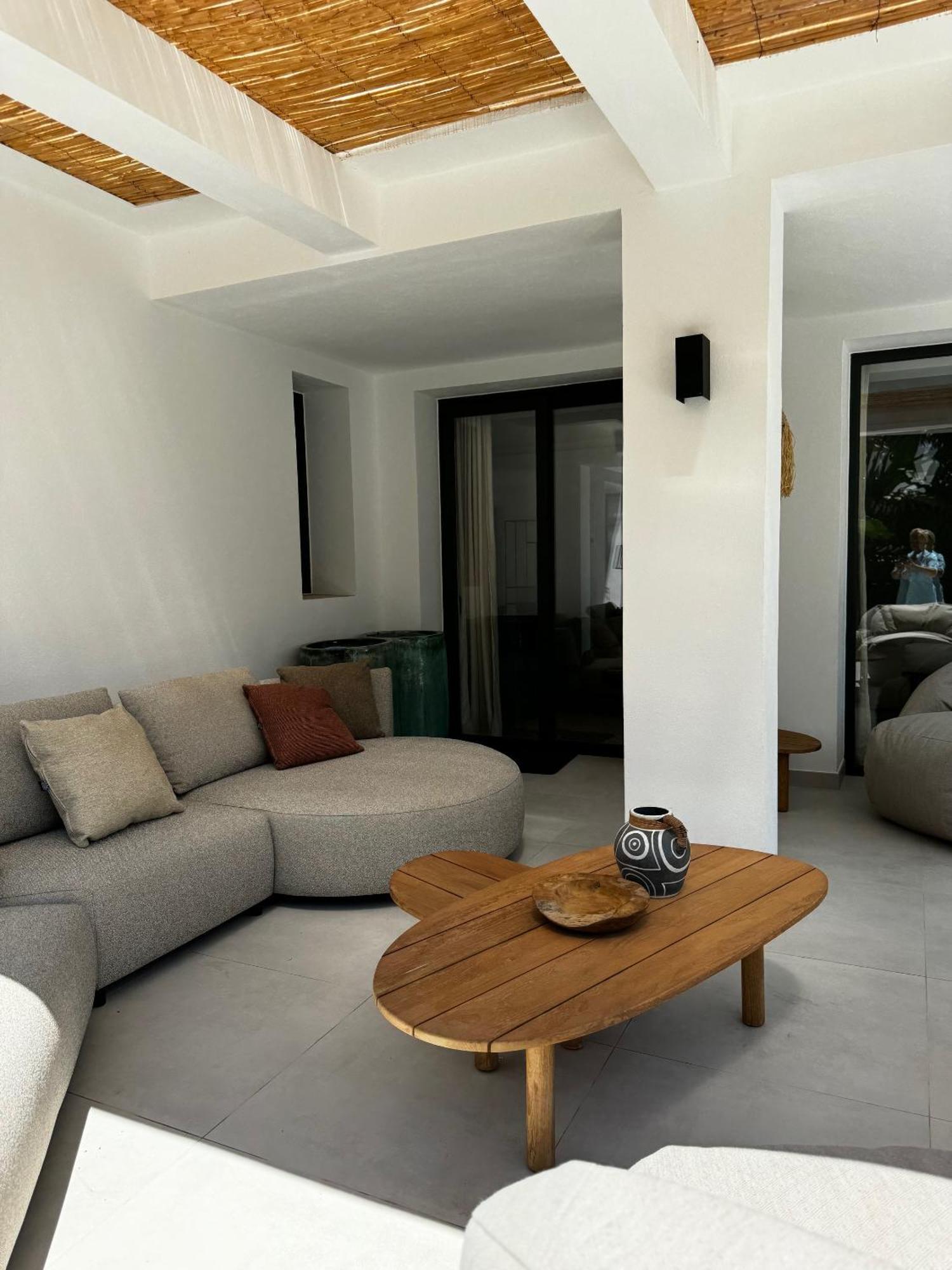 Villa Family Bliss In Marbella- Brand-new 4 Bedroom With Garden, Private Pool & Jacuzzi, Marbesa 500 M To The Beautiful Cabopino Marbella
