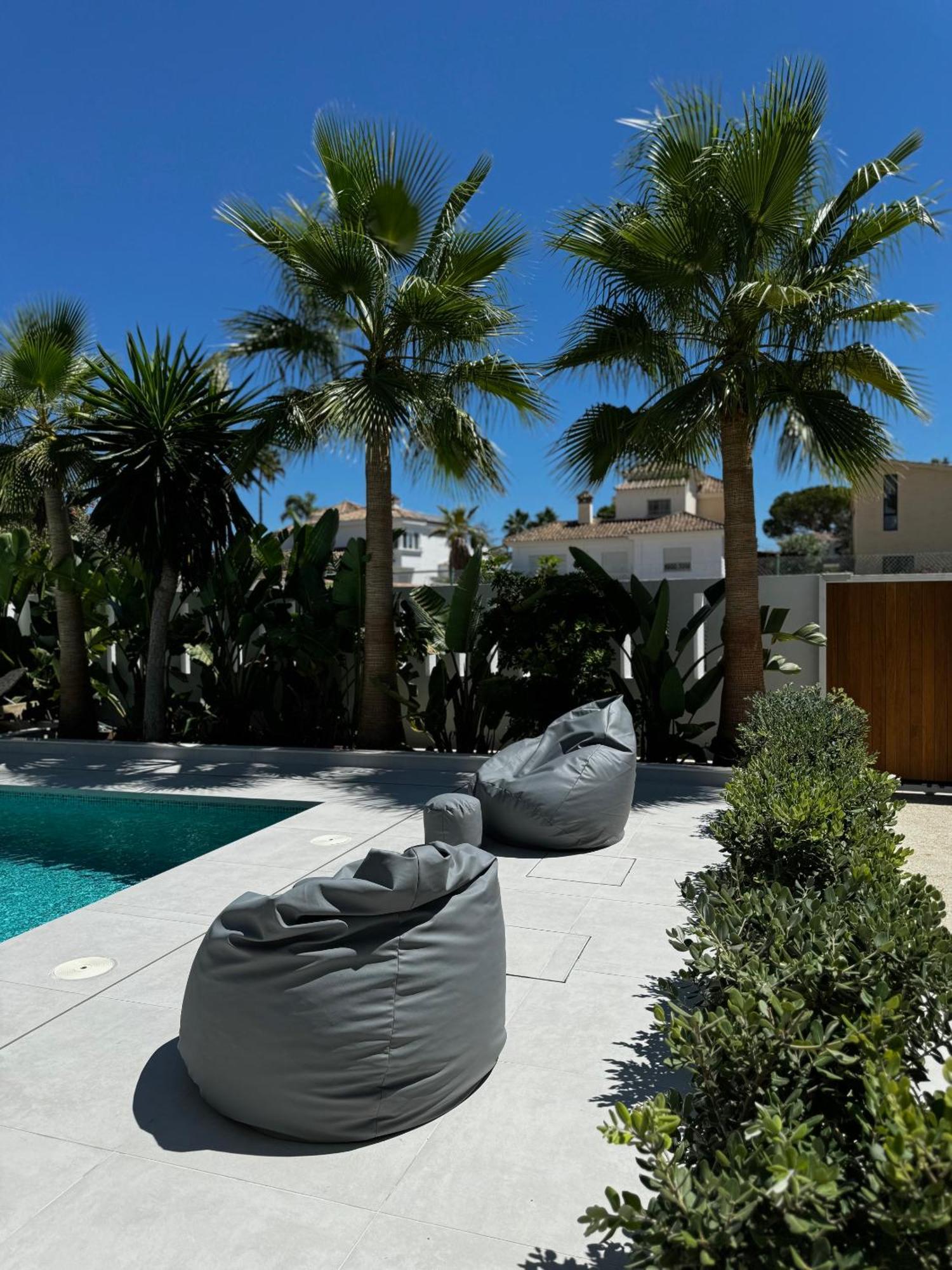 Family Bliss In Marbella- Brand-new 4 Bedroom With Garden, Private Pool & Jacuzzi, Marbesa 500 M To The Beautiful Cabopino Marbella