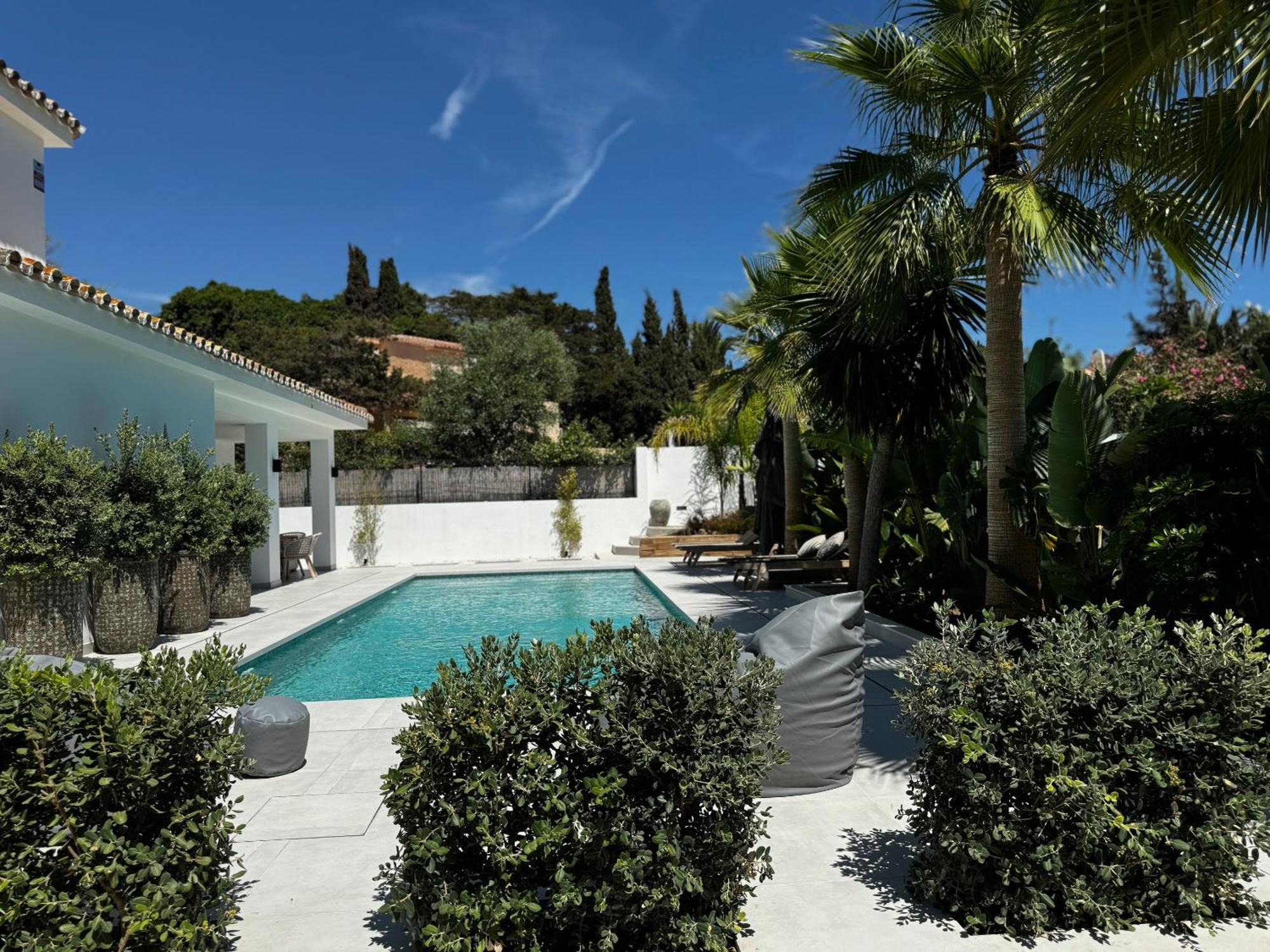 Family Bliss In Marbella- Brand-new 4 Bedroom With Garden, Private Pool & Jacuzzi, Marbesa 500 M To The Beautiful Cabopino * Marbella