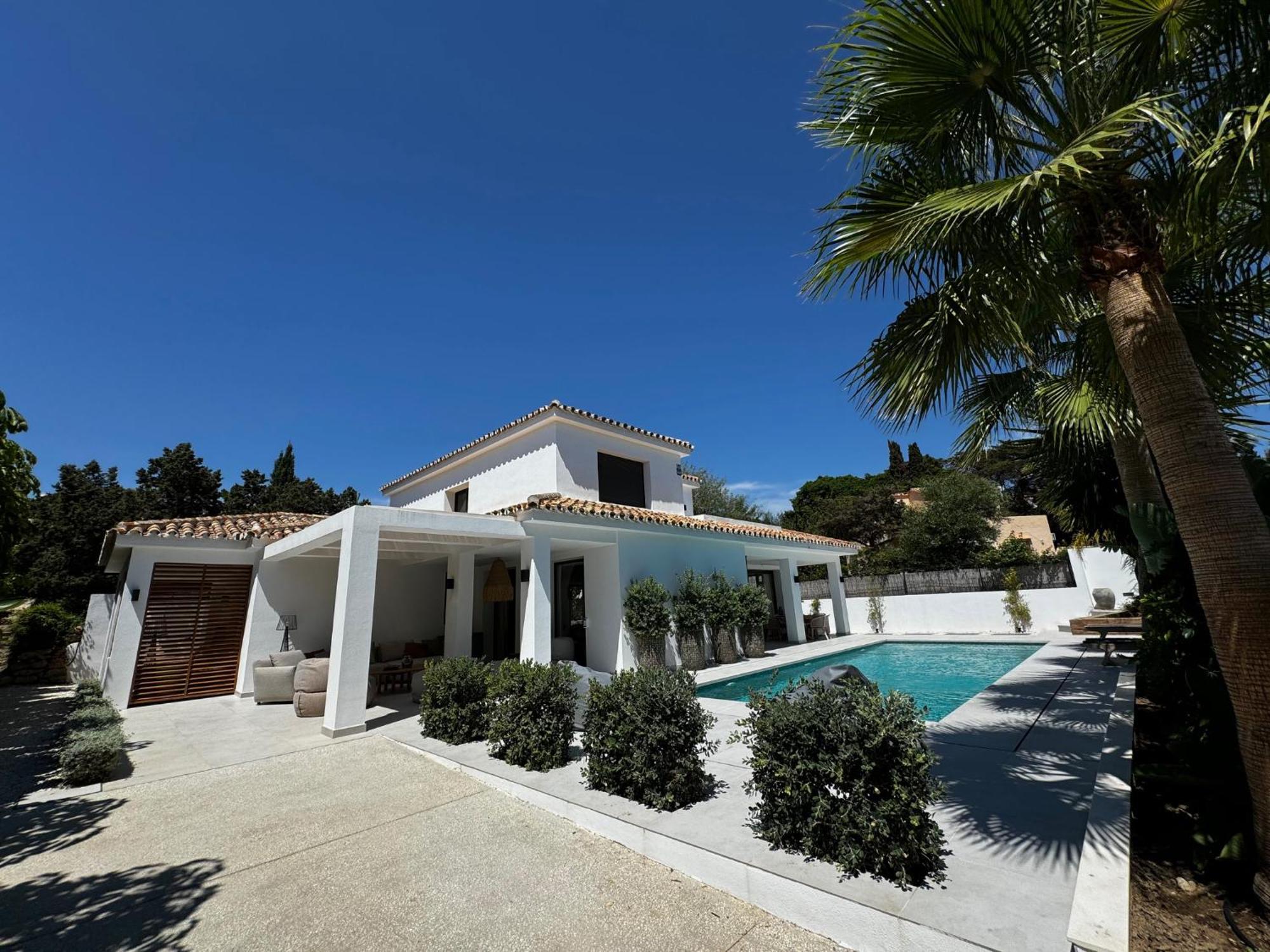 Family Bliss In Marbella- Brand-new 4 Bedroom With Garden, Private Pool & Jacuzzi, Marbesa 500 M To The Beautiful Cabopino *
