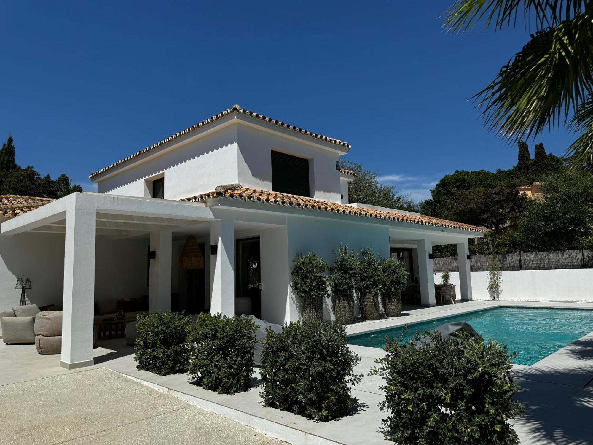Villa Family Bliss In Marbella- Brand-new 4 Bedroom With Garden, Private Pool & Jacuzzi, Marbesa 500 M To The Beautiful Cabopino