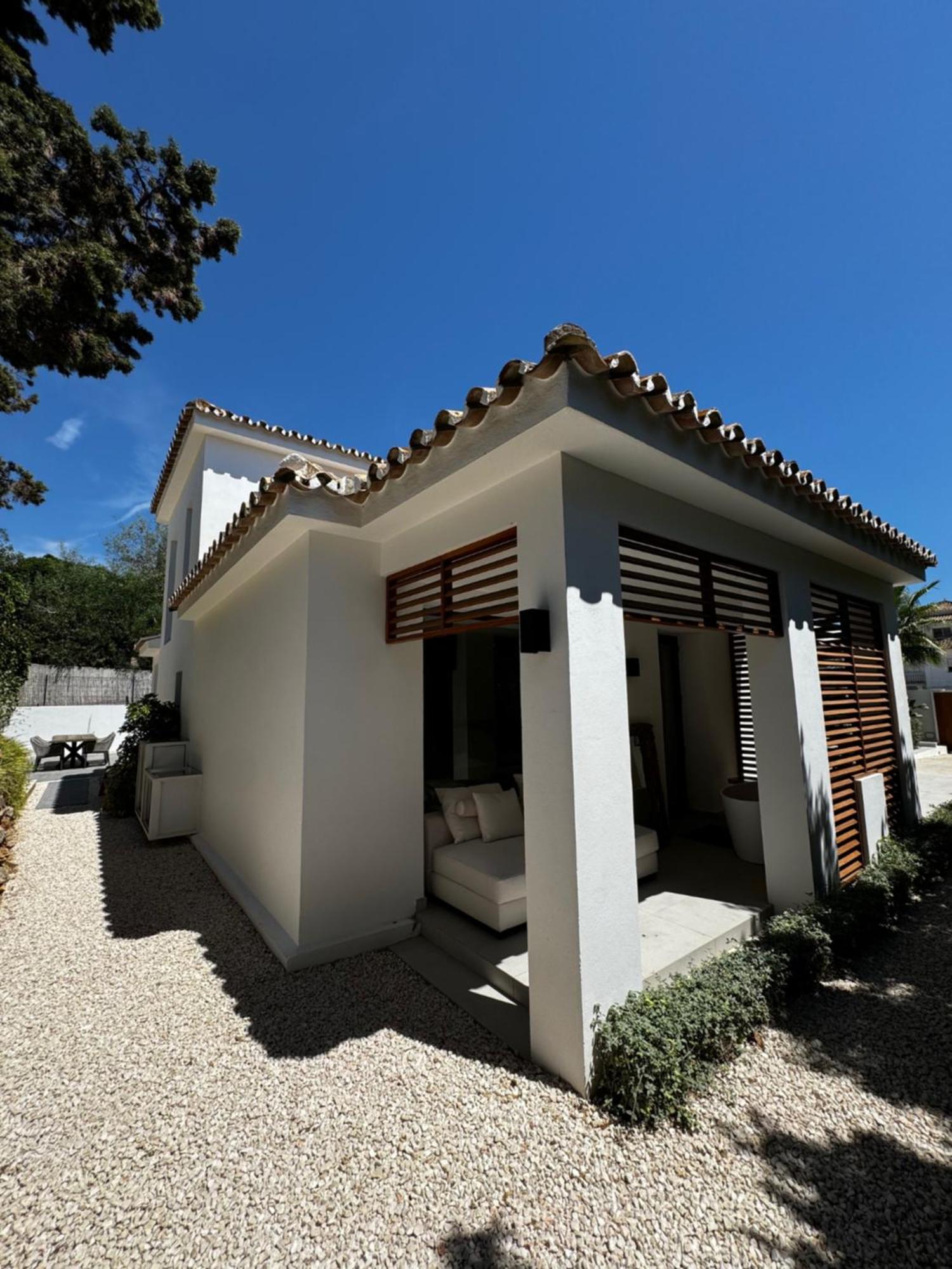 Family Bliss In Marbella- Brand-new 4 Bedroom With Garden, Private Pool & Jacuzzi, Marbesa 500 M To The Beautiful Cabopino Villa Marbella