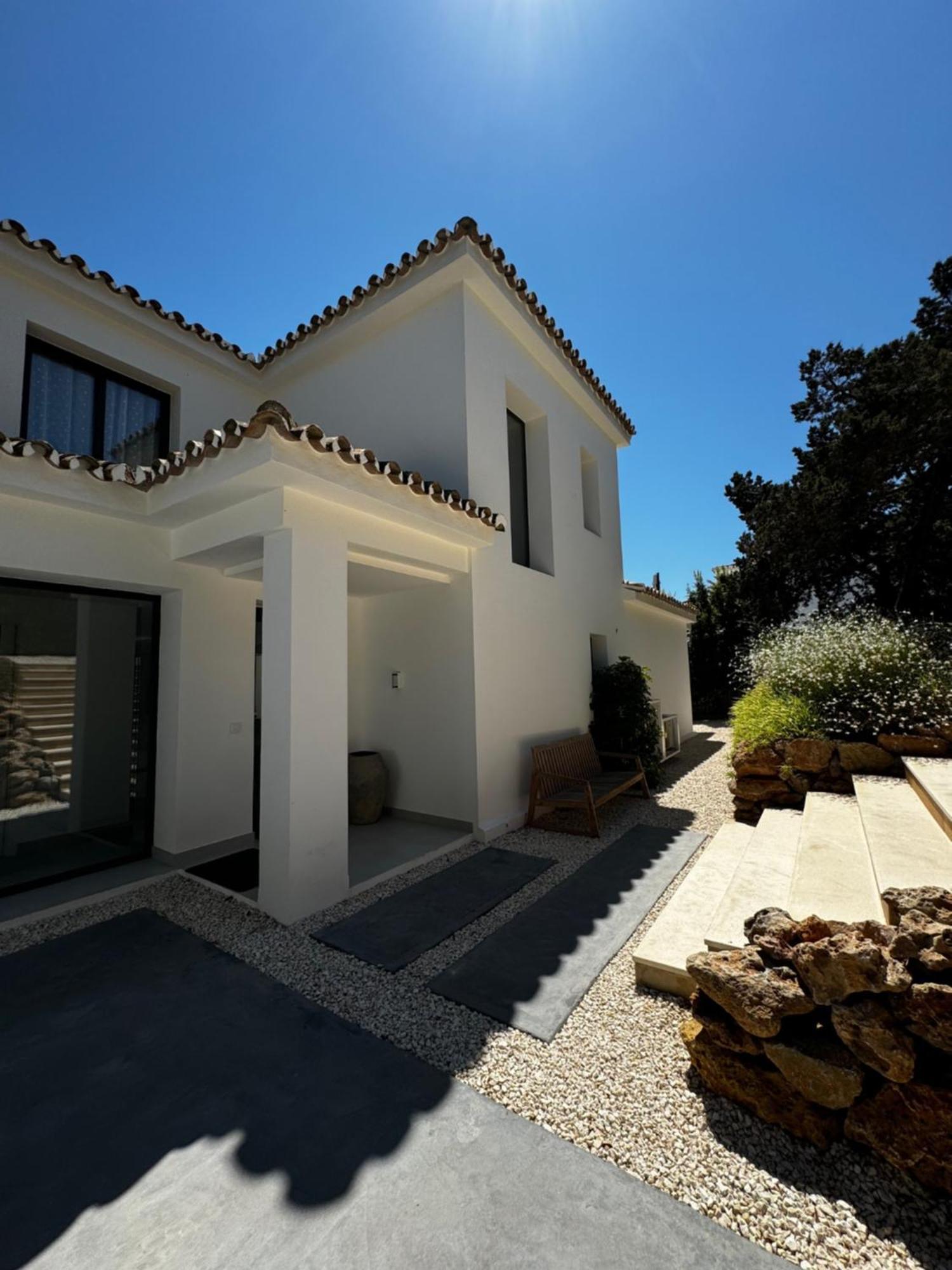 Family Bliss In Marbella- Brand-new 4 Bedroom With Garden, Private Pool & Jacuzzi, Marbesa 500 M To The Beautiful Cabopino *