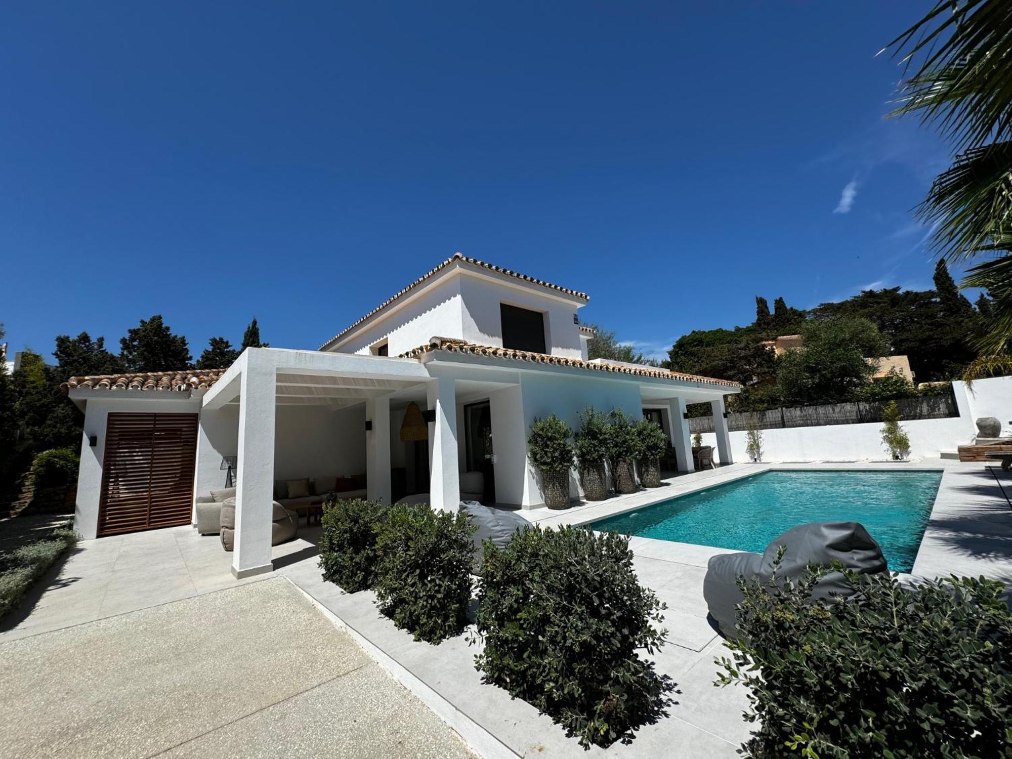 Family Bliss In Marbella- Brand-new 4 Bedroom With Garden, Private Pool & Jacuzzi, Marbesa 500 M To The Beautiful Cabopino