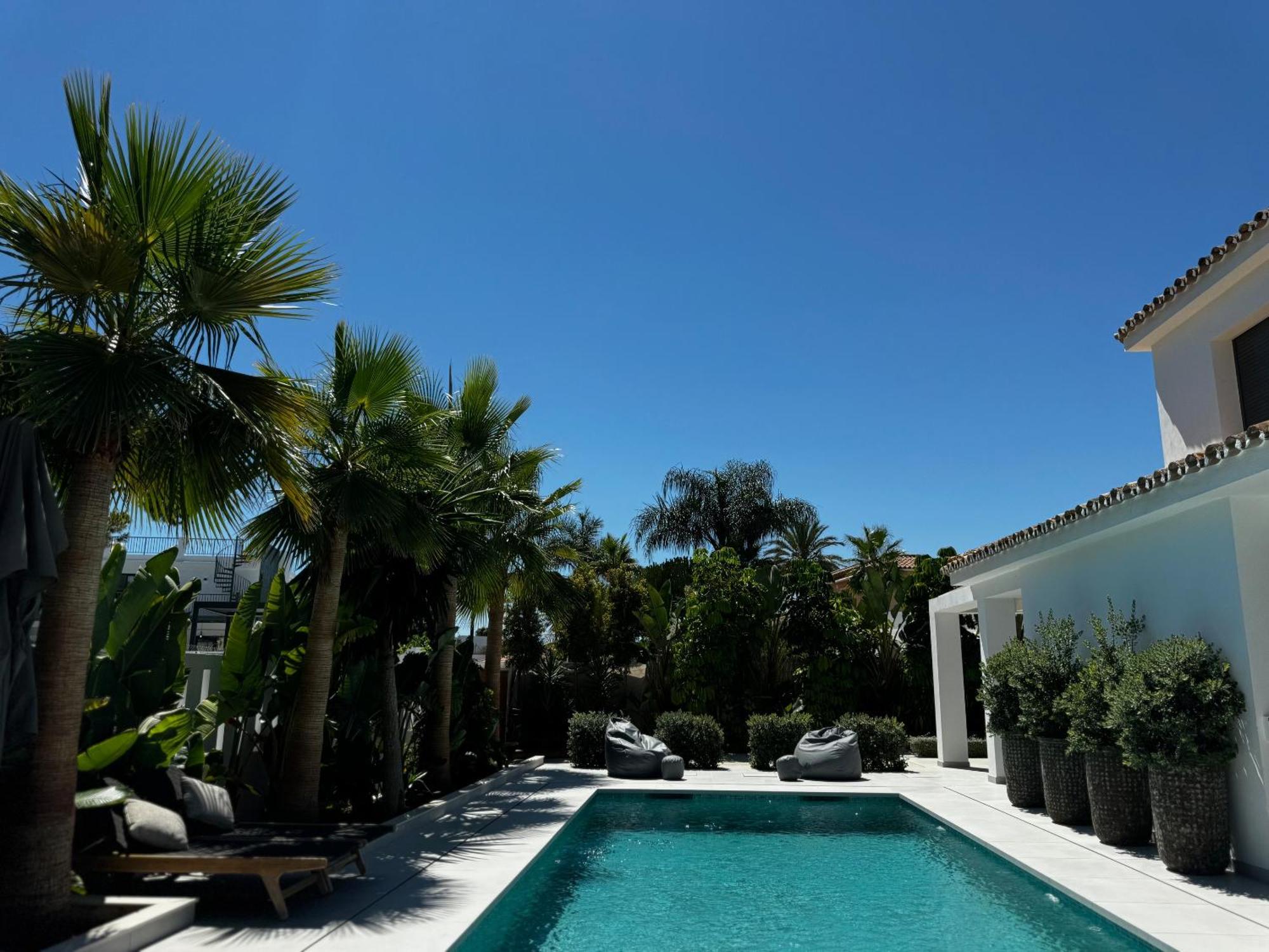 Villa Family Bliss In Marbella- Brand-new 4 Bedroom With Garden, Private Pool & Jacuzzi, Marbesa 500 M To The Beautiful Cabopino *