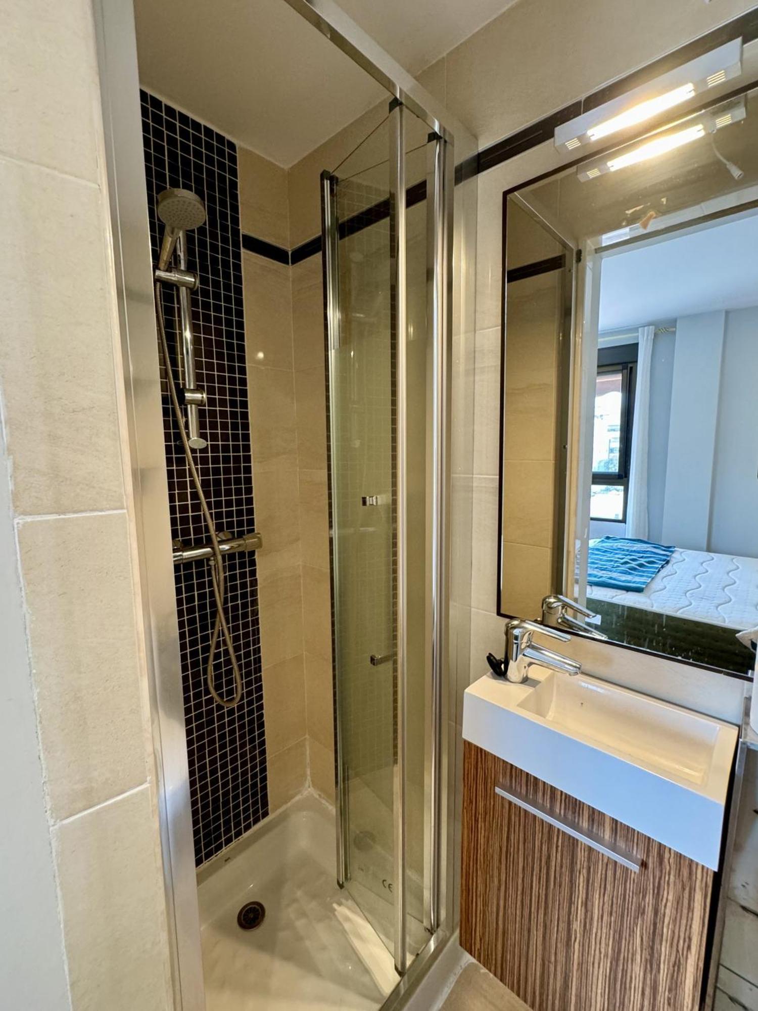 Downtown 13 By Homing Apartment *