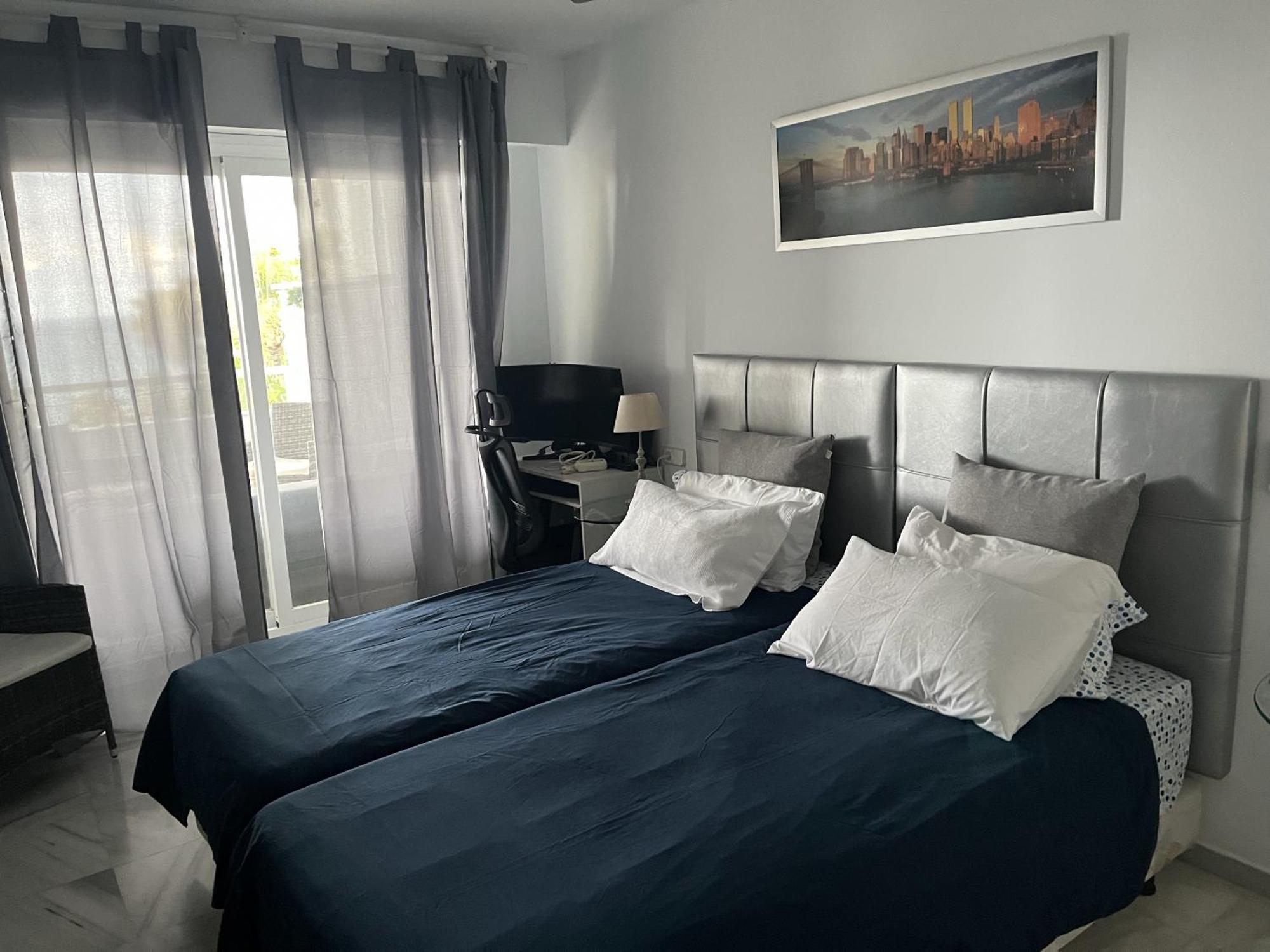 Puerta De Apartment *