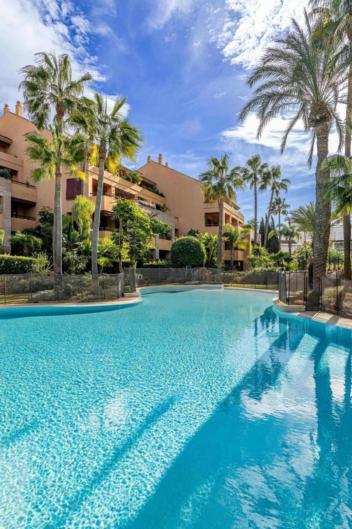 Ap. En Monteros - *