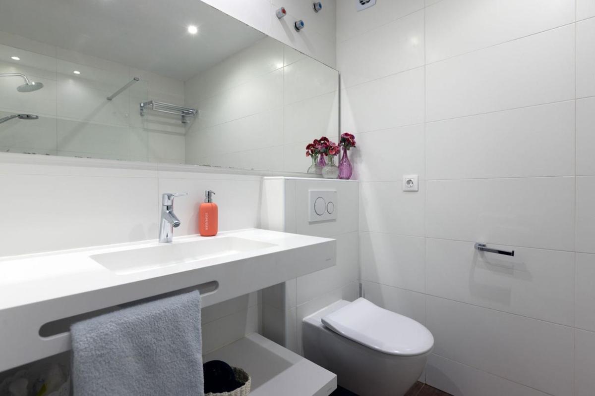 Beachfront Bliss, On The Promenade - Eaw Homes Marbella