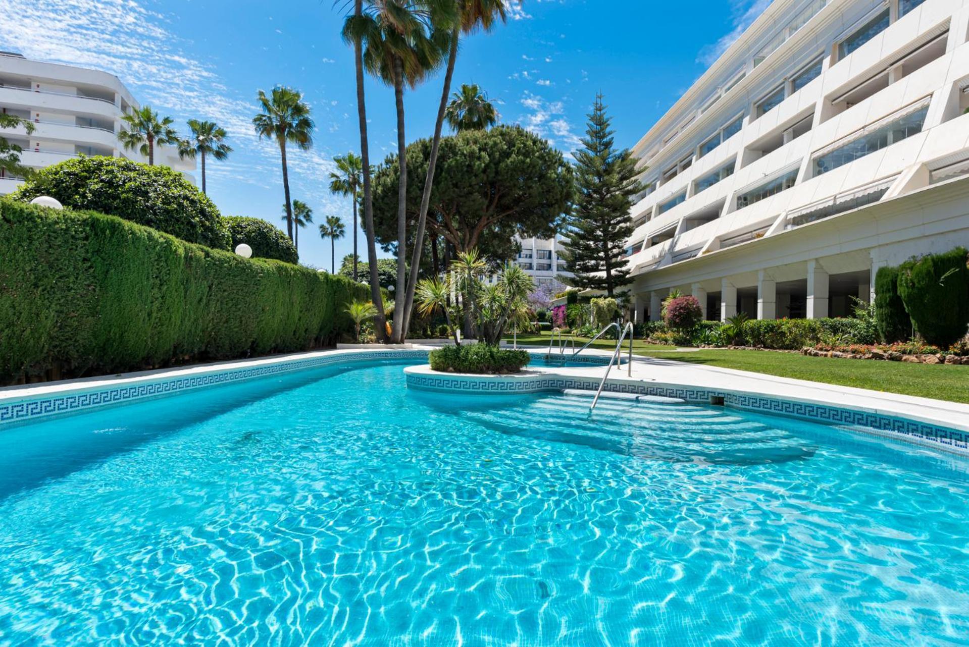Apartment Sea View 2-bedroom With Pool