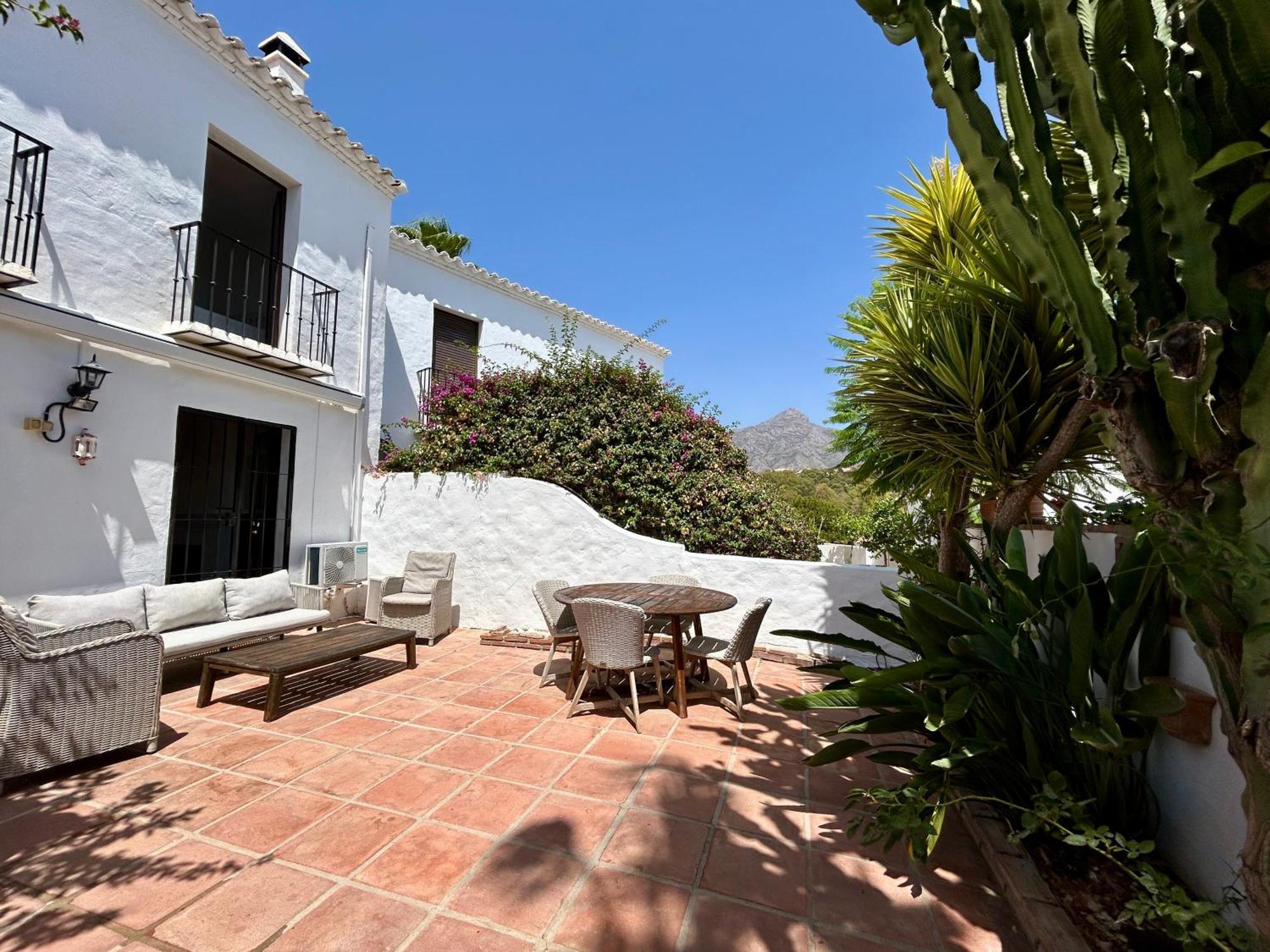 House In Surrounded By Golf Courses Vakantiehuis