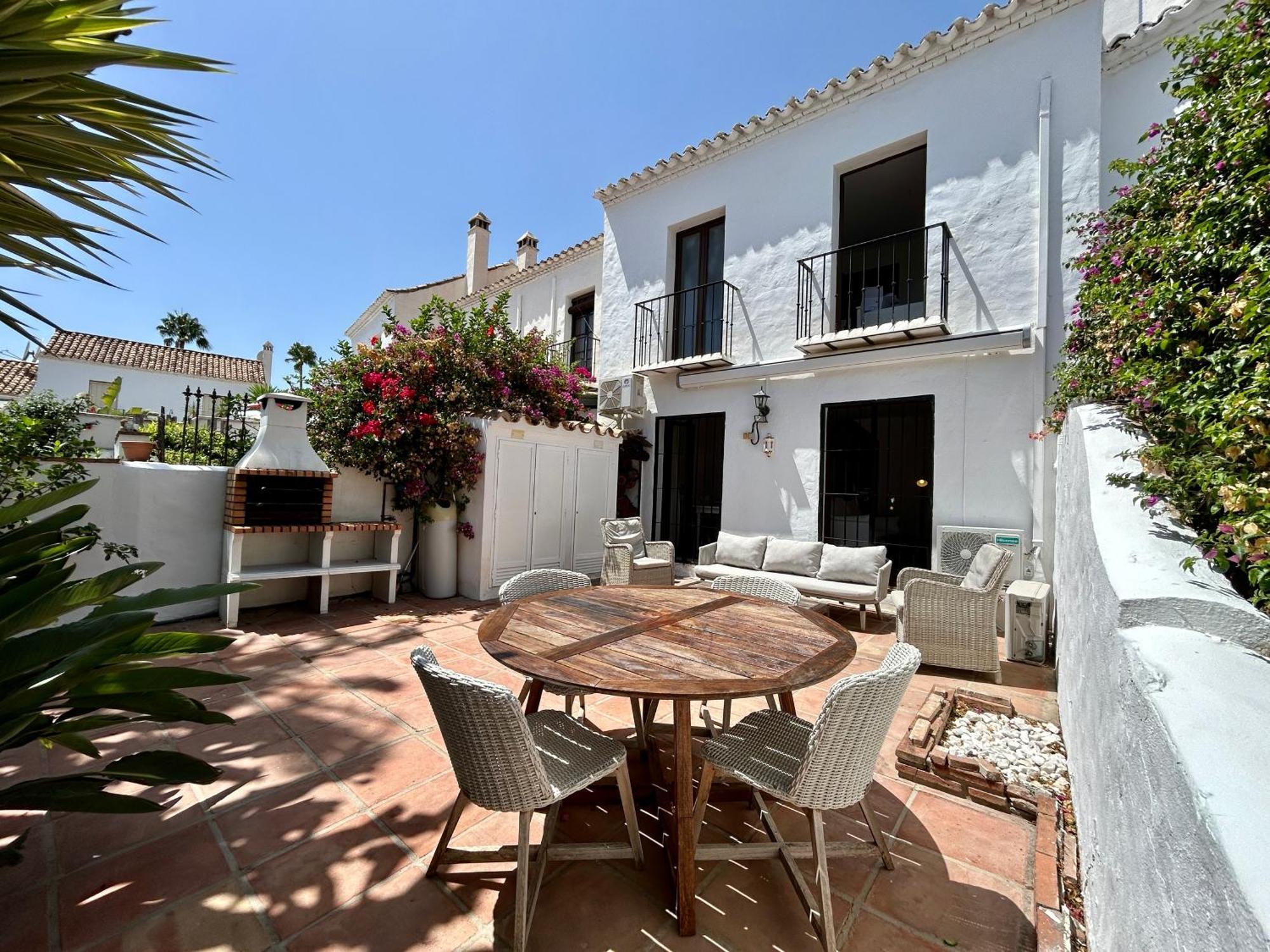House In Surrounded By Golf Courses Сasa de vacaciones *
