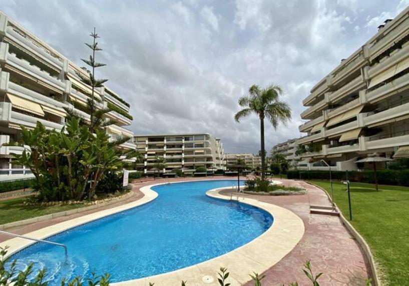 Con Vistas Y Terraza En Guadalmina Mad *