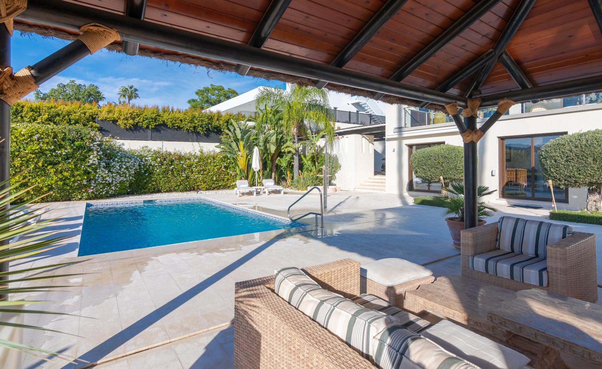 - Naranjos Golf Frontline Villa