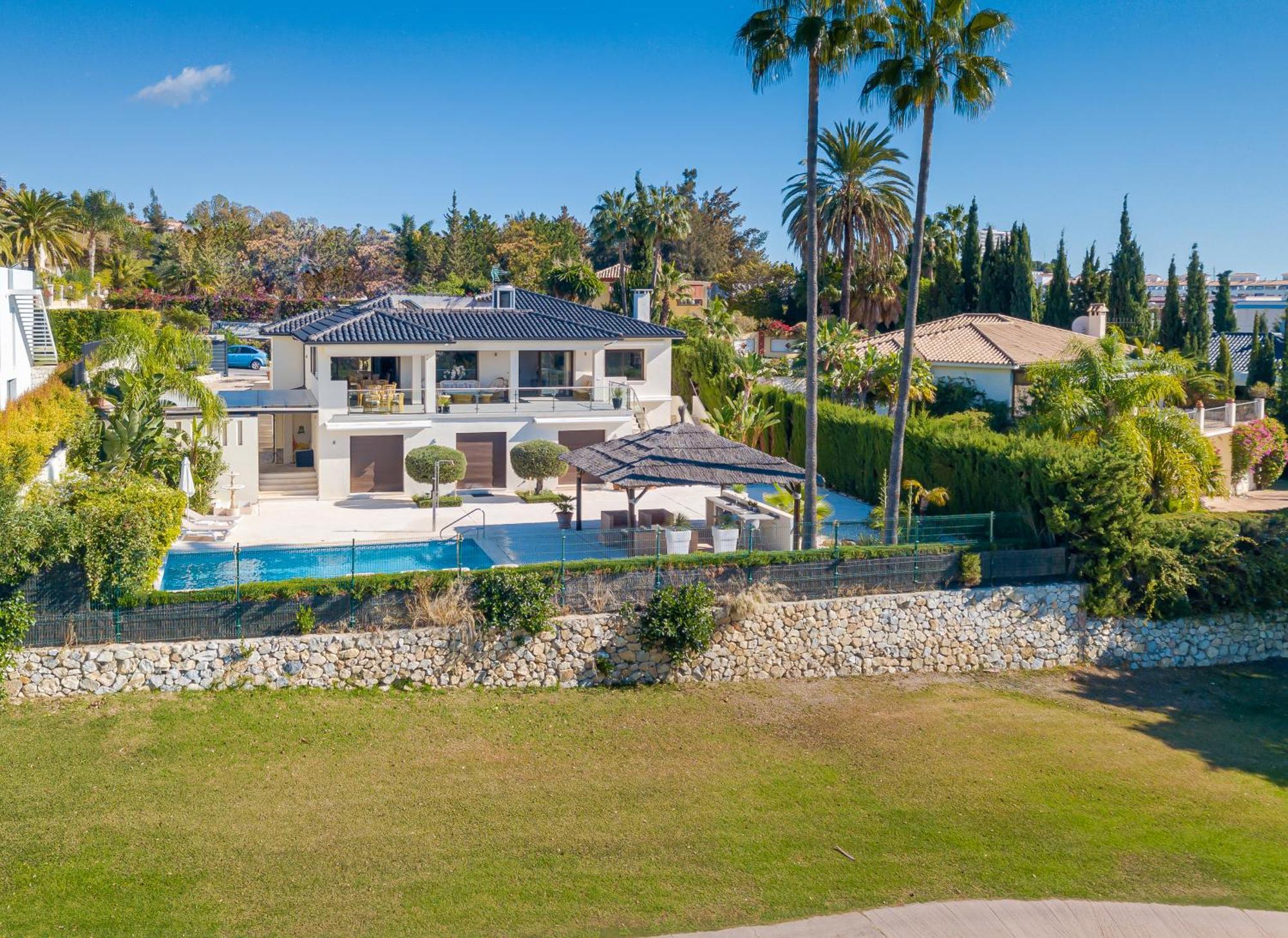 - Naranjos Golf Frontline Villa *